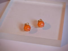 Hellrosa Koralle Made in Italy Ohrstecker mit weißen Diamanten 18k Gelbgold