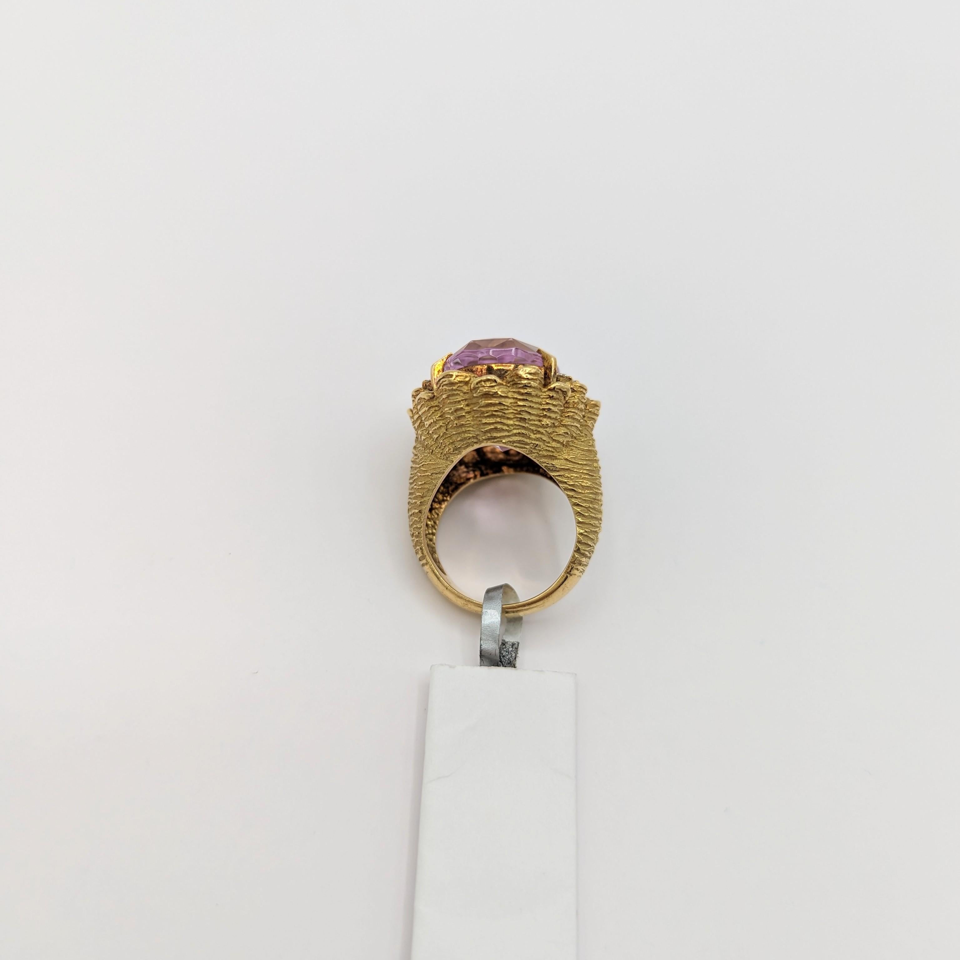 Light Pink Kunzite and Diamond Cocktail Ring in 18k Yellow Gold In New Condition For Sale In Los Angeles, CA