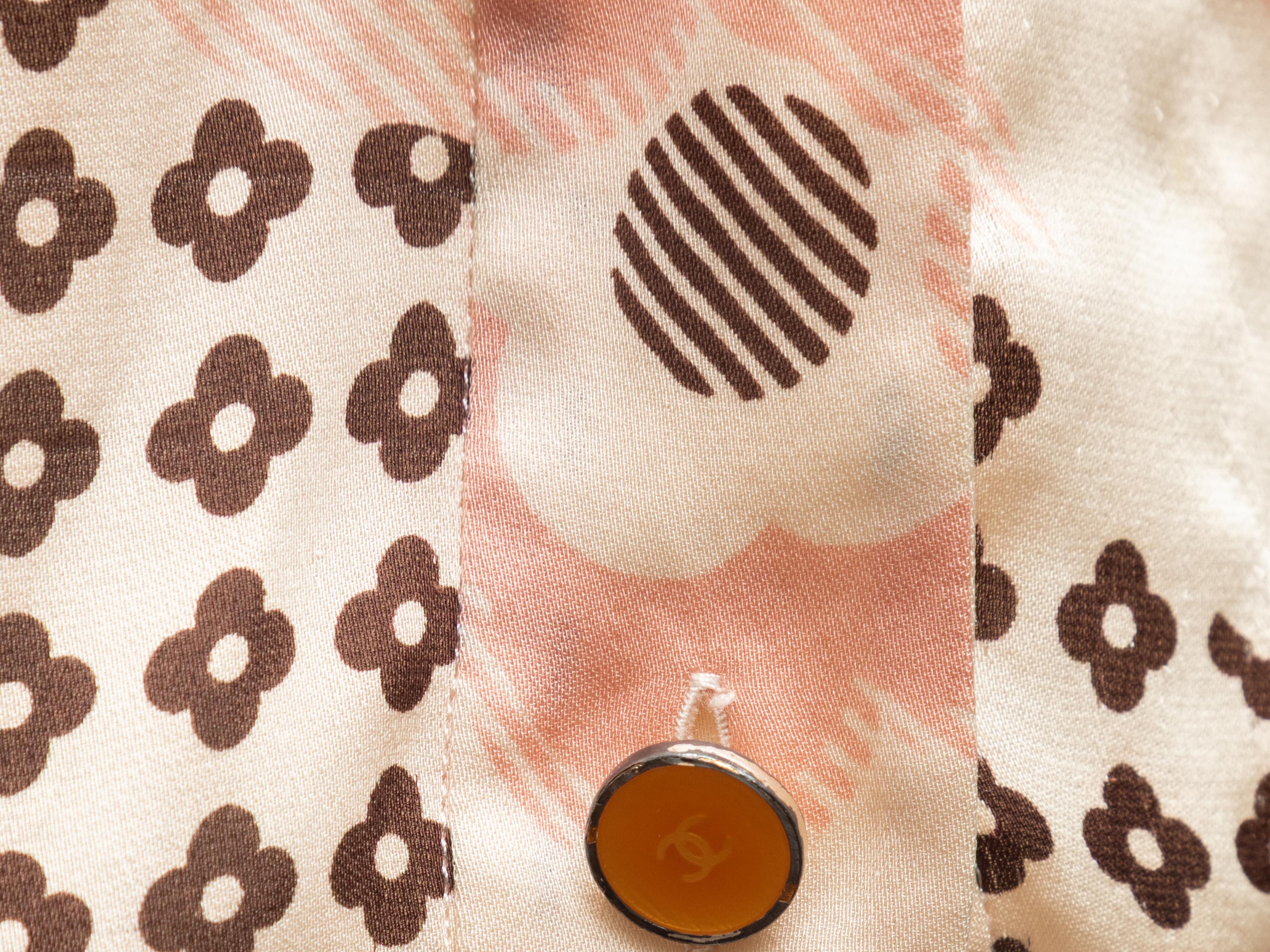 Hellrosa & Multicolor Chanel Seidenbluse mit Blumendruck Größe FR 36 im Zustand „Gut“ im Angebot in New York, NY