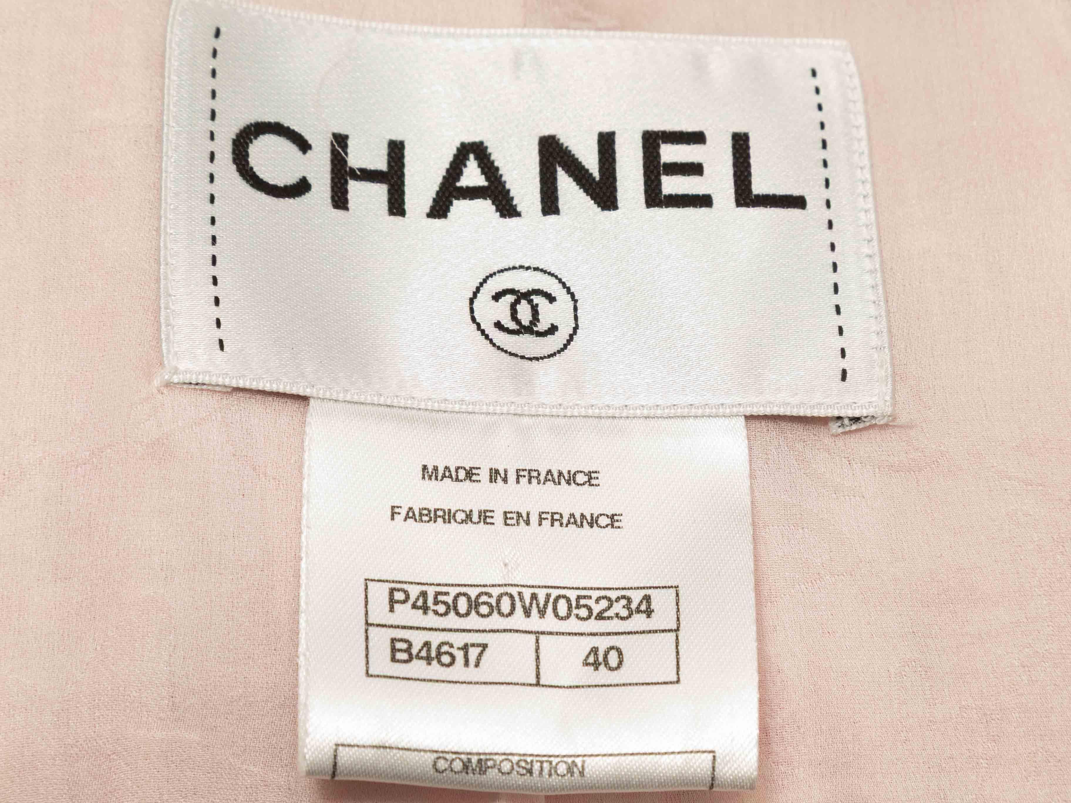 Hellrosa & Weiß Chanel 2013 Kamelien Tweed Jacke Größe FR 40 im Angebot 2