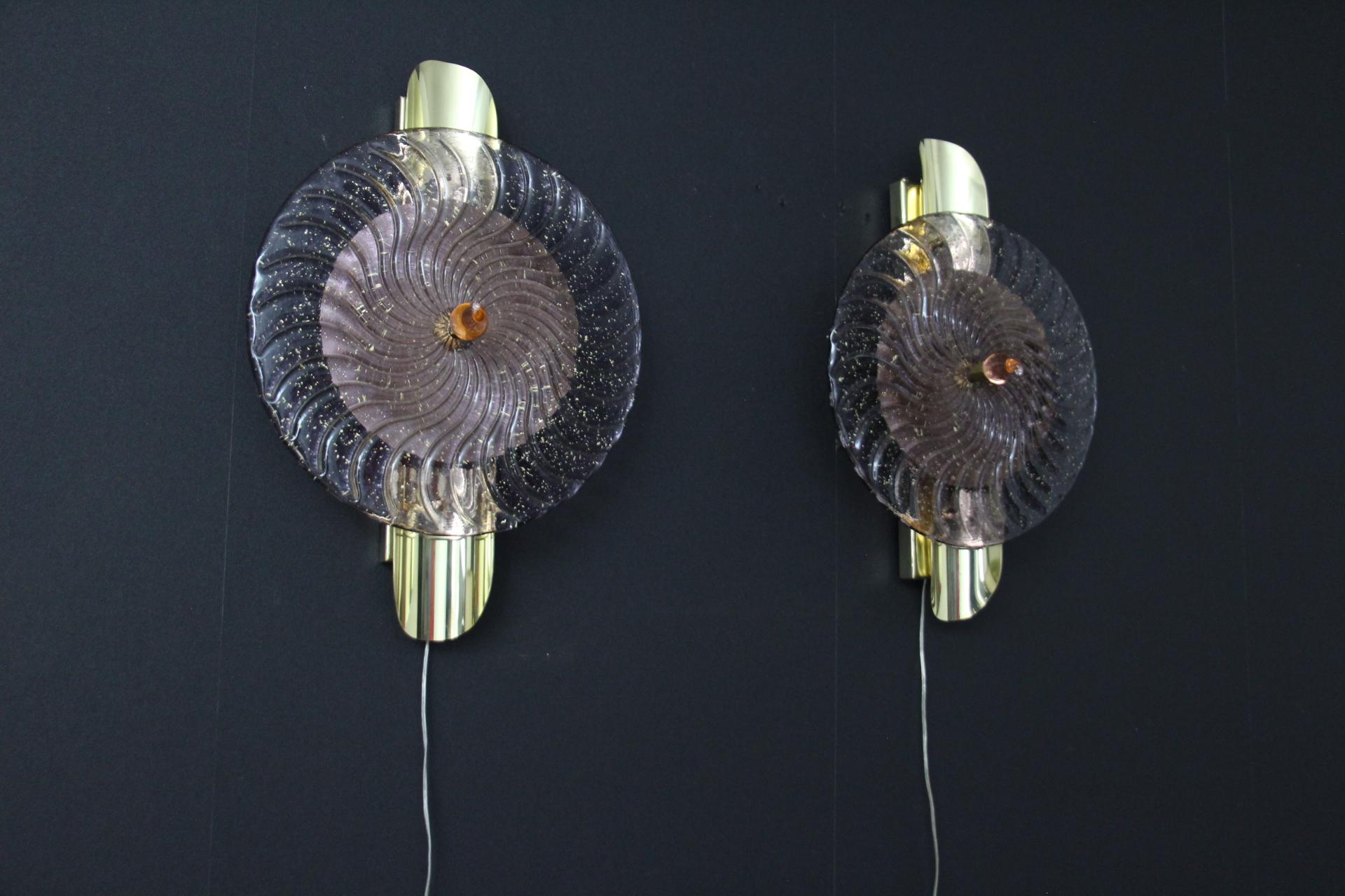 Mid-Century Modern Light Purple and Golden Murano Glass Wall Lights In Large Disc Shape For Sale