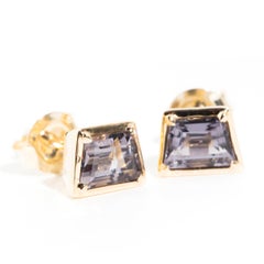 Boucles d'oreilles contemporaines à clous en or jaune 9 carats et spinelle violet clair