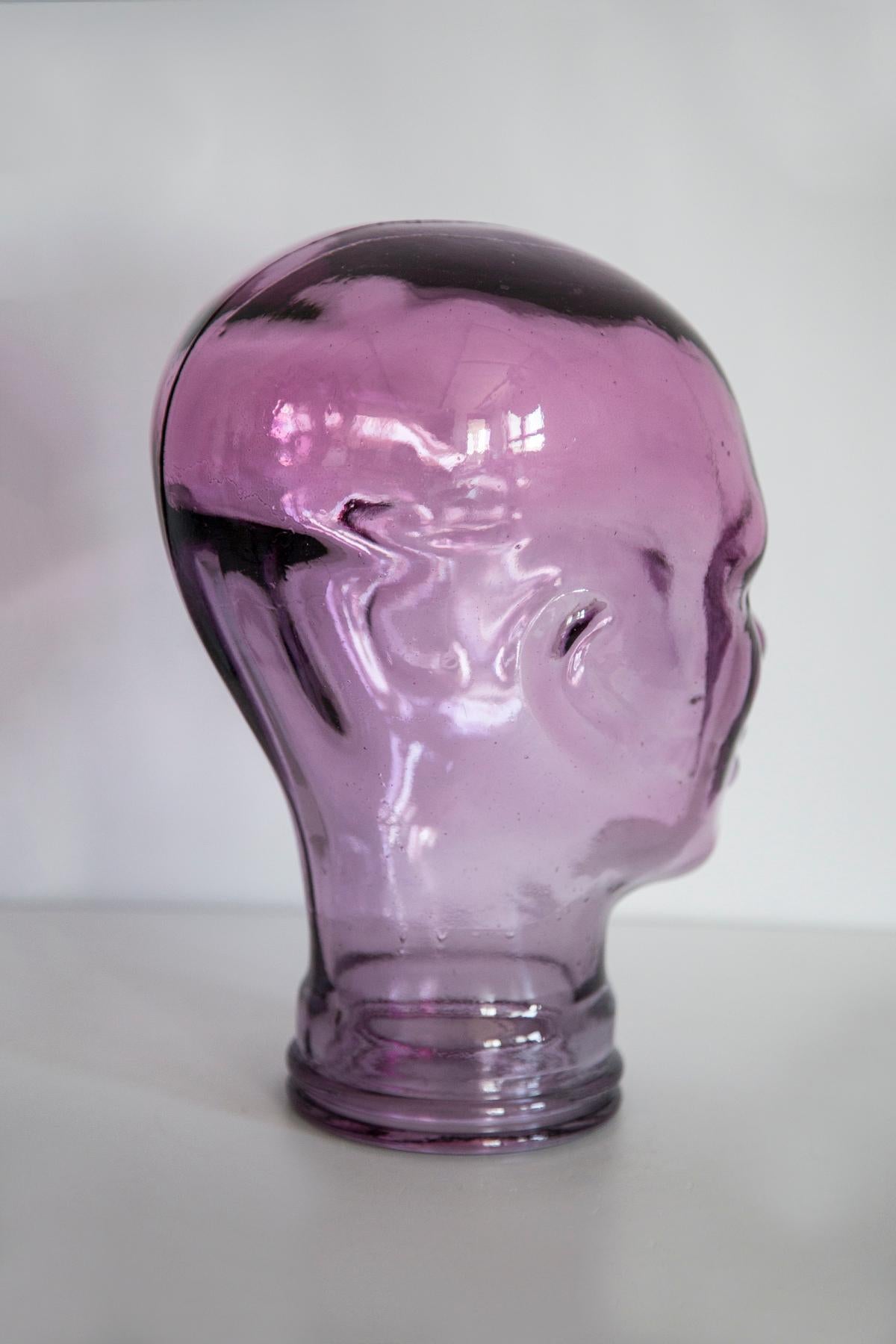 Allemand Sculpture de tête de mannequin décorative en verre violet clair, 1970, Allemagne en vente
