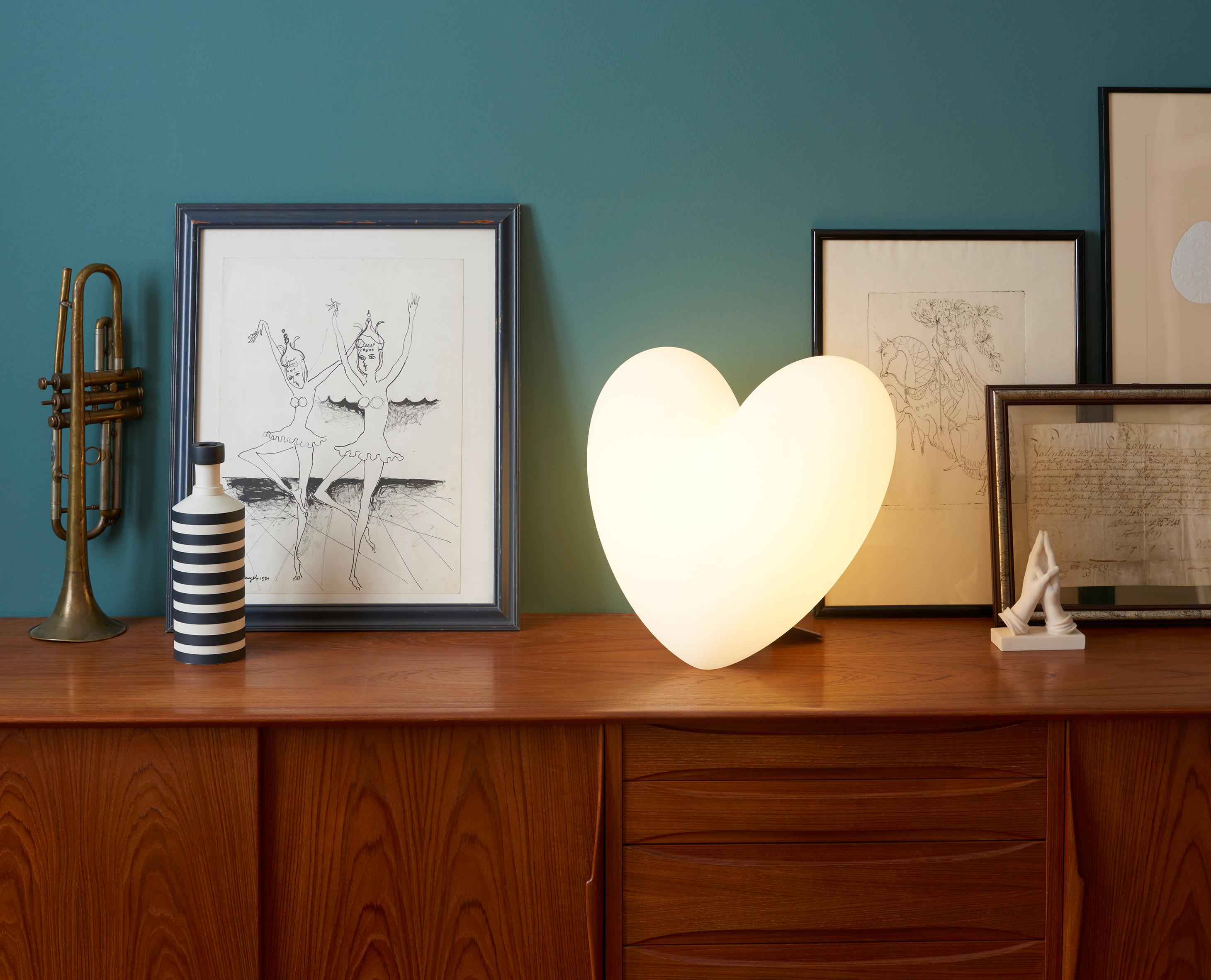 Light Red Love Table Lamp by Stefano Giovannoni
Dimensions: D 27 x W 40 x H 38 cm.
Materials: Polyethylene and metal.

Available in different color options. Prices may vary. This product is suitable for indoor and outdoor use. All our lamps can be