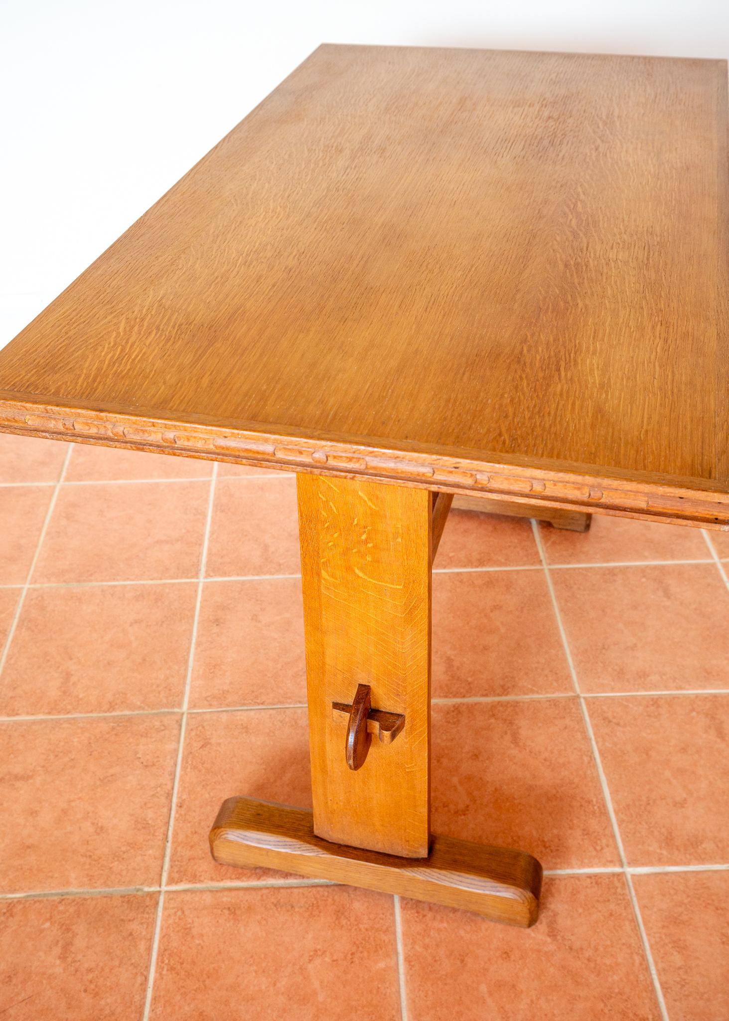 Light Red Oak Refectory Trestle Table Cotswold School Arts And Crafts Rustic MCM (Arts and Crafts) im Angebot