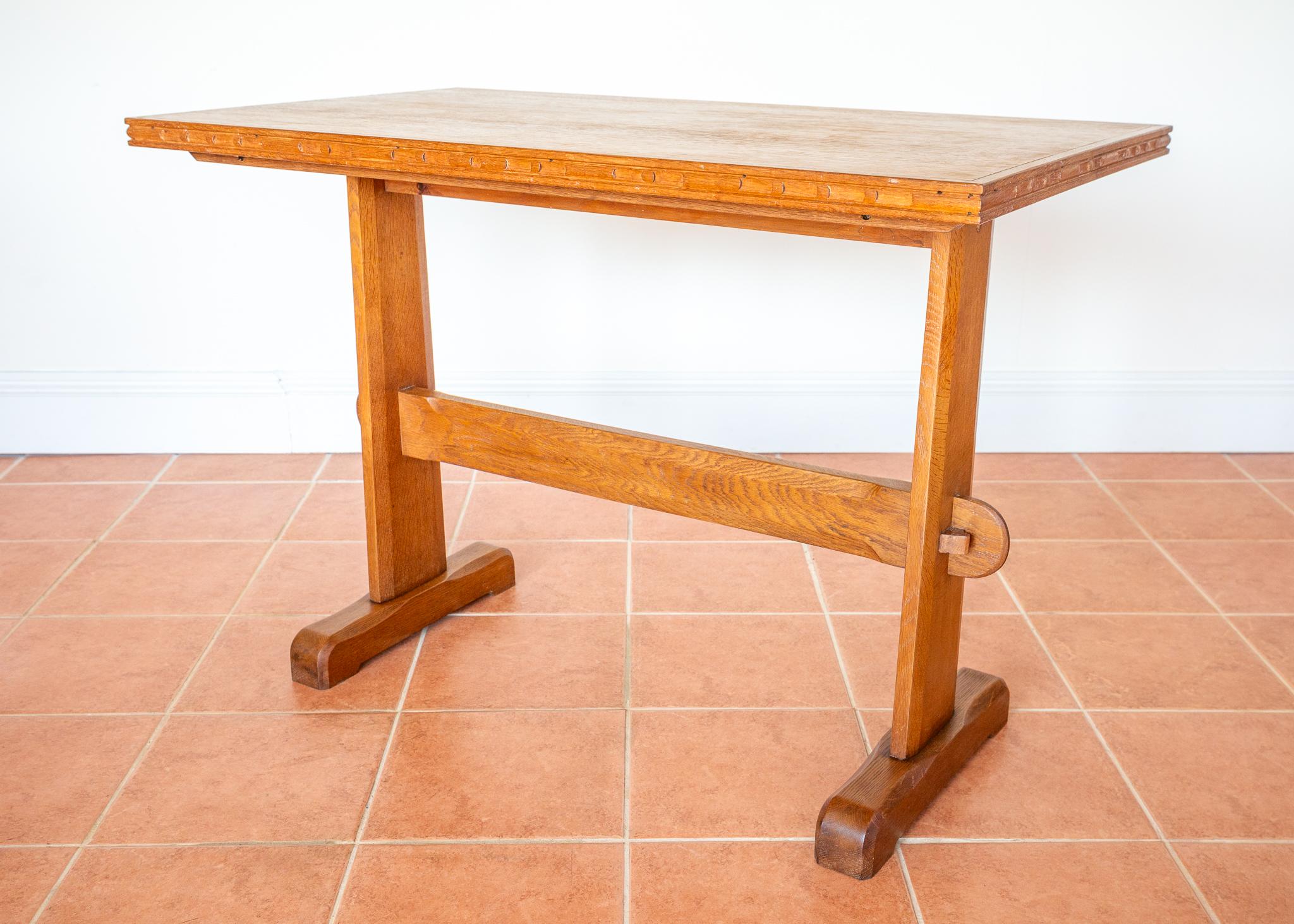 Light Red Oak Refectory Trestle Table Cotswold School Arts And Crafts Rustic MCM (Abgekantet) im Angebot