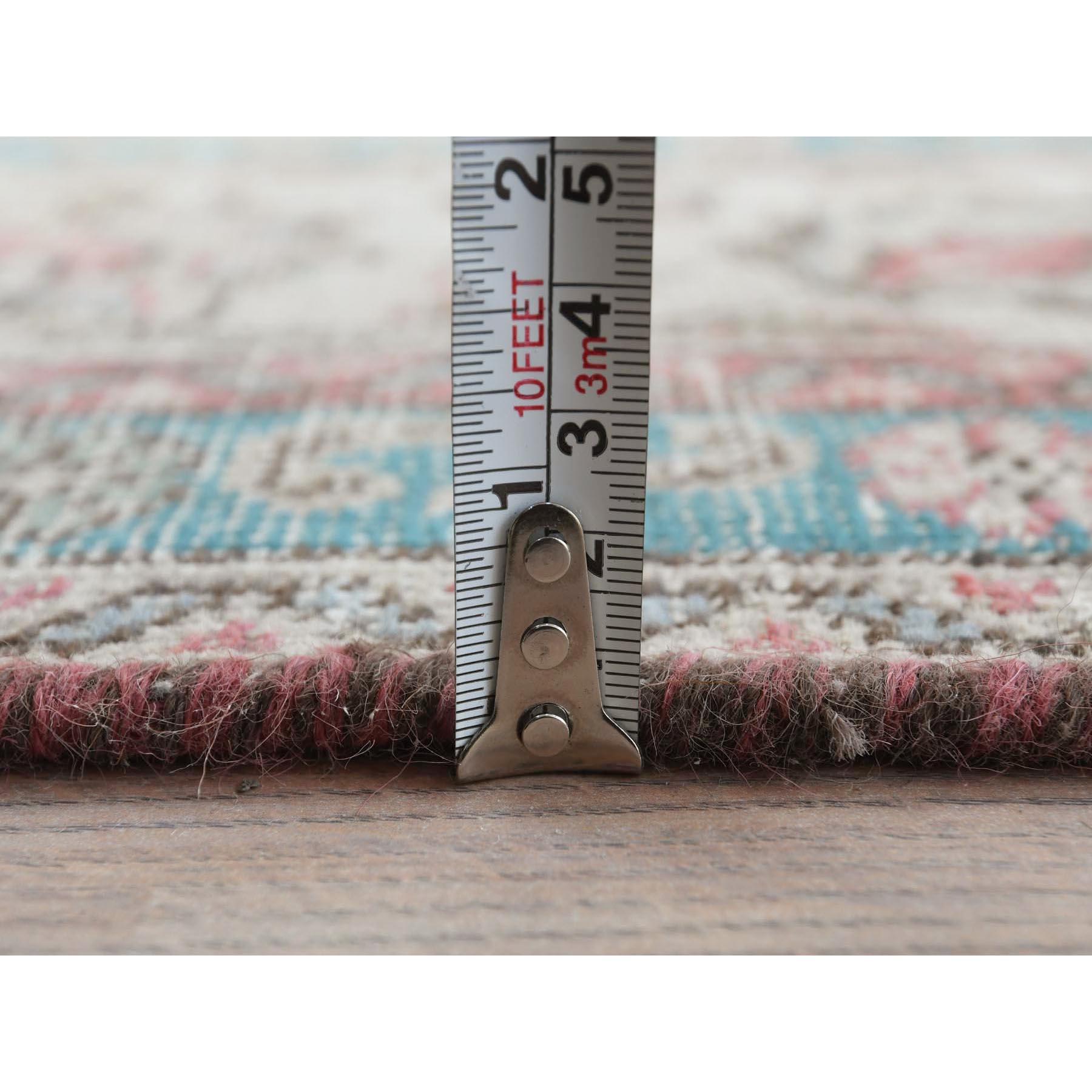 Handgeknüpfter Vintage Persischer Täbris-Teppich aus getragener Wolle im Distressed-Look in Hellrot im Angebot 6