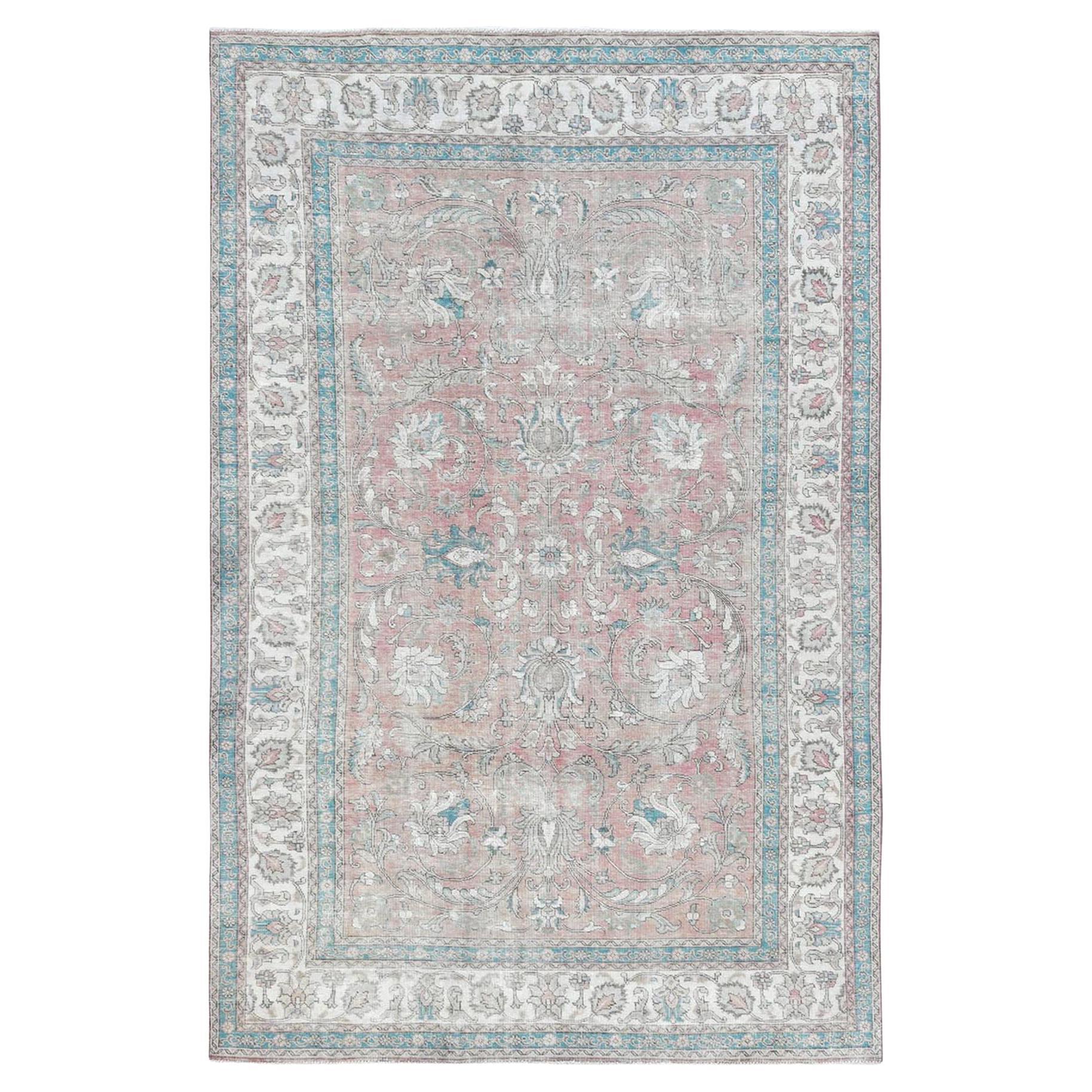 Handgeknüpfter Vintage Persischer Täbris-Teppich aus getragener Wolle im Distressed-Look in Hellrot im Angebot