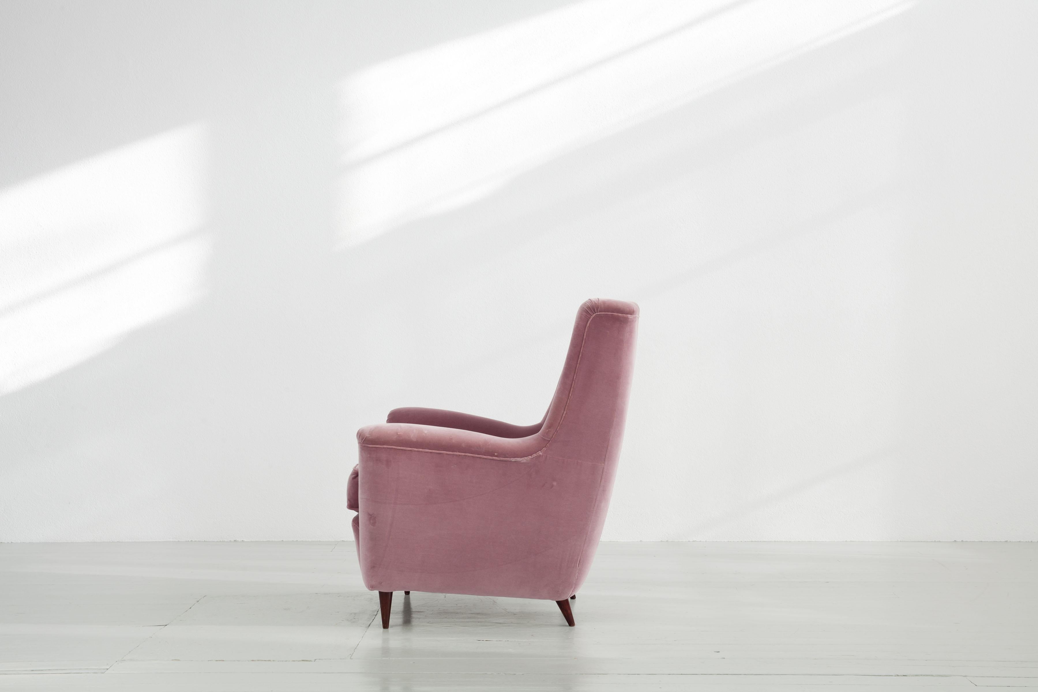 Light Rose Ico Parisi Armchair, 1950s, Italy In Fair Condition For Sale In Wolfurt, AT