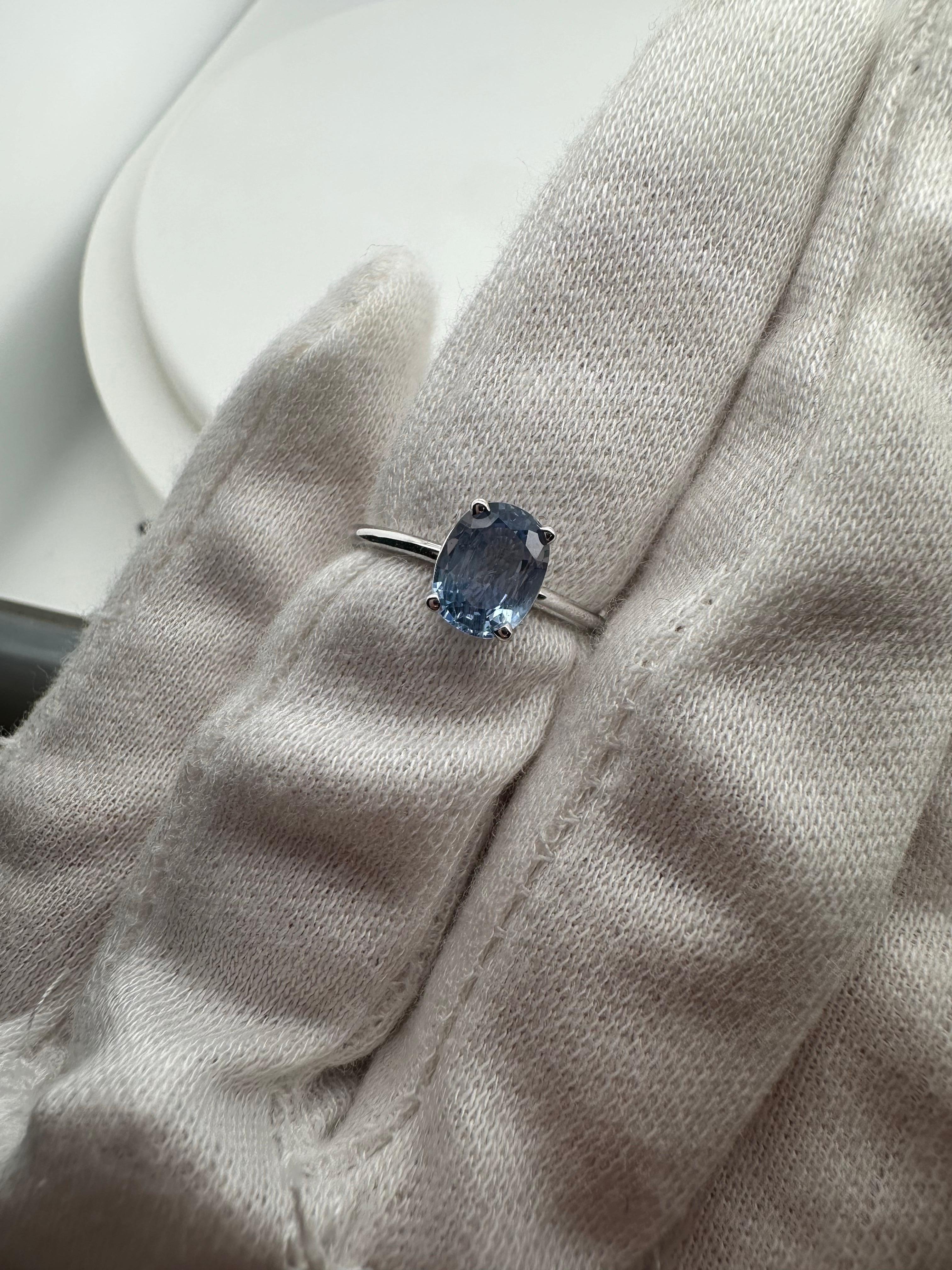 Anello con zaffiro chiaro Anello di fidanzamento in oro bianco 14KT in vendita 1