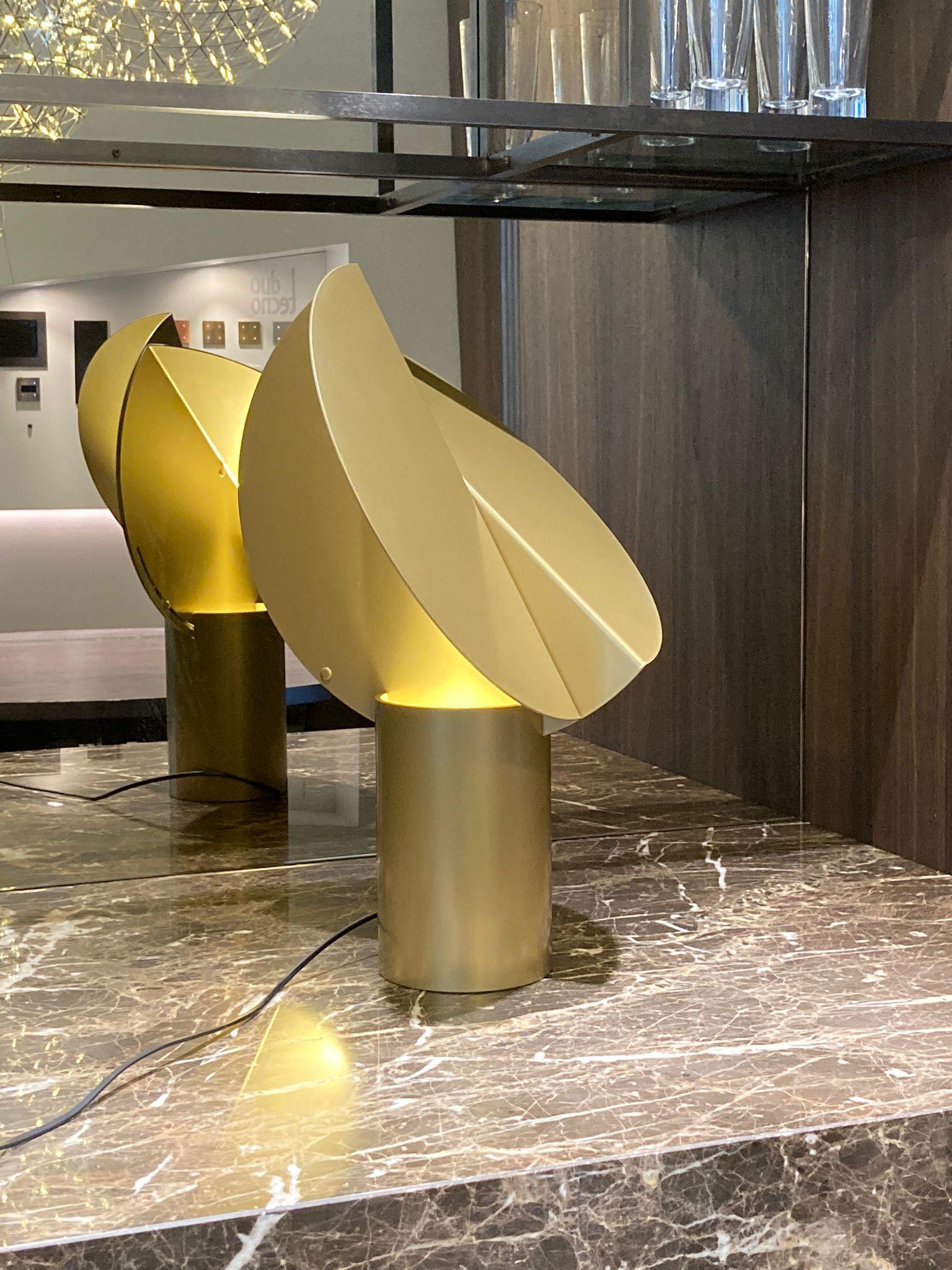 Escultura Light Ala Big Gold/Gold diseñada en 1969 Belga en venta