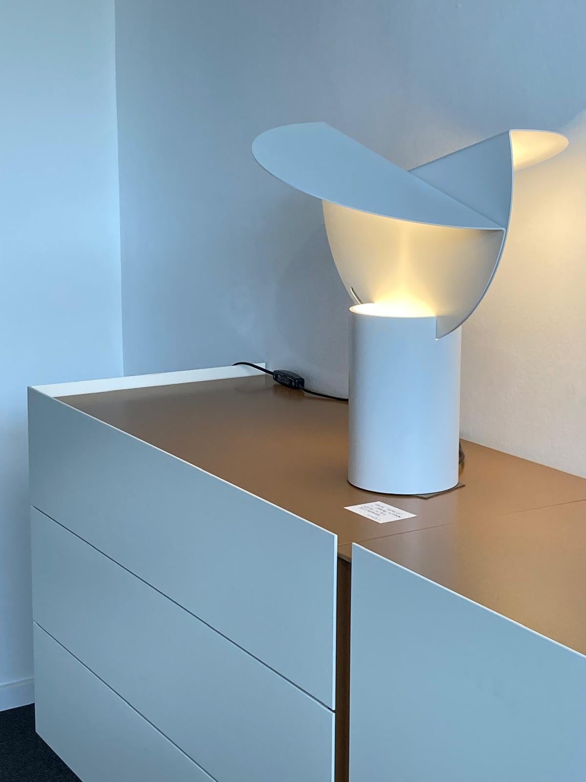 Mid-Century moderno Scultura luminosa Ala Big White/One progettata nel 1969 in vendita