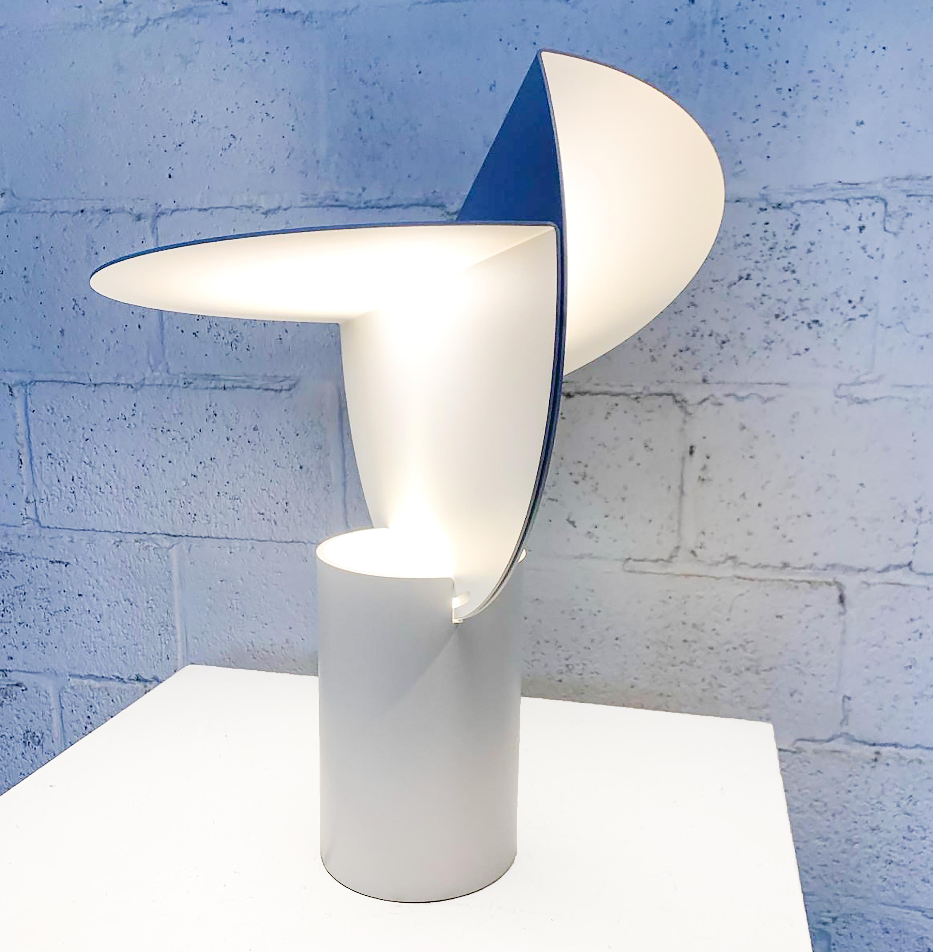Belga Scultura leggera Ala Medium White/White, progettata nel 1969. in vendita
