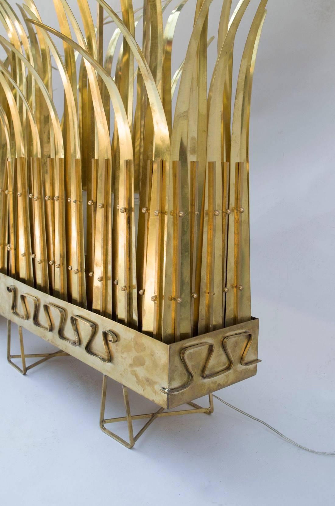 Light sculpture planter shape in gilt brass. Work realized, circa 1970, object in his current condition, operating electric system.