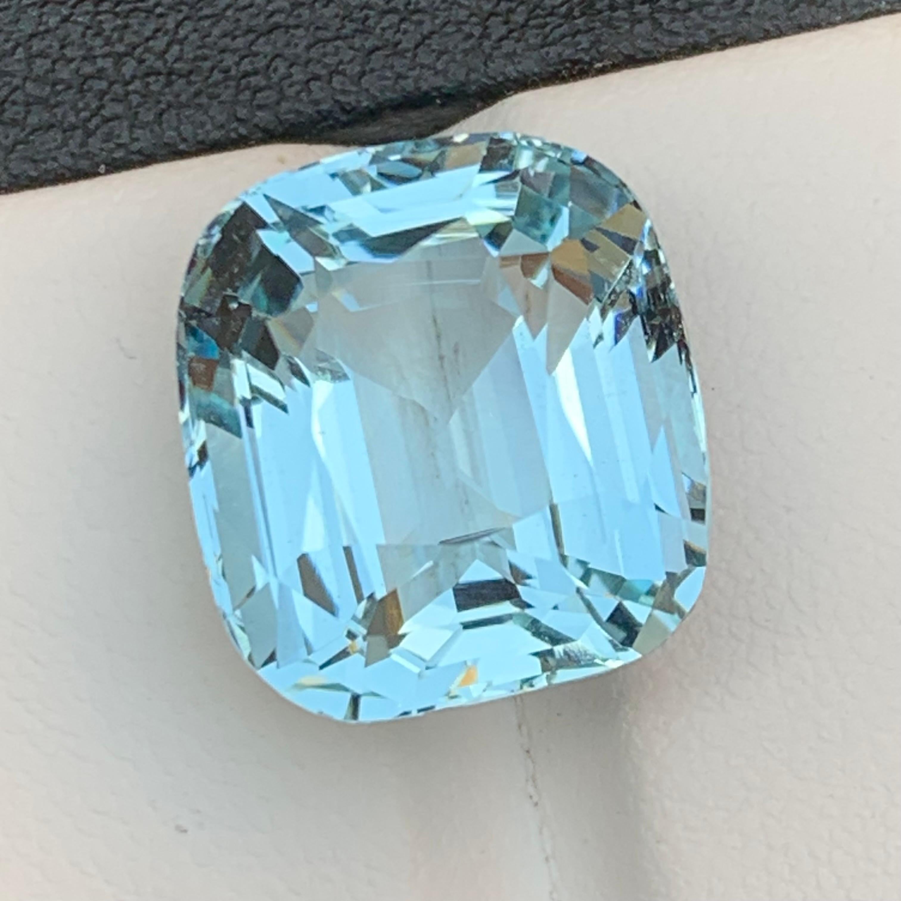 Contemporary Light Sky Blue Aquamarine Necklace Pendant Loose Gemstone 18.65 Ct Cushion Cut For Sale