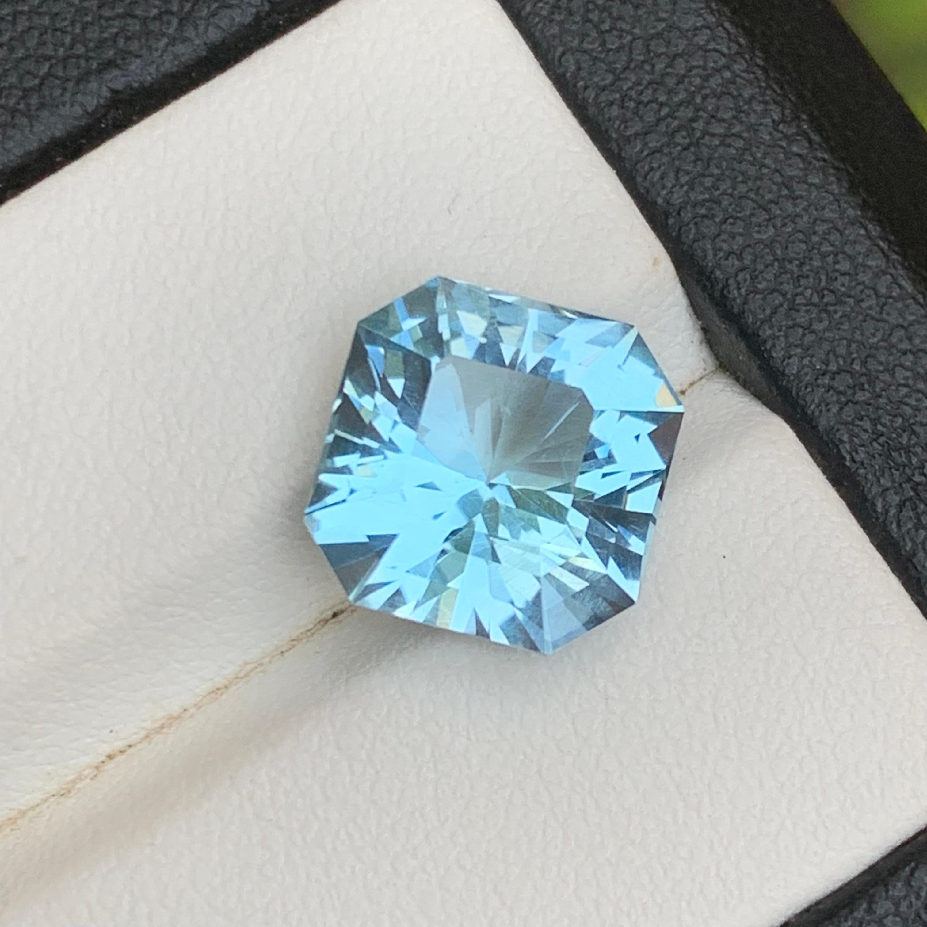 Contemporaneo Topazio svizzero azzurro 8,50 carati Gemma naturale sfusa - Taglio smeraldo per anello in vendita