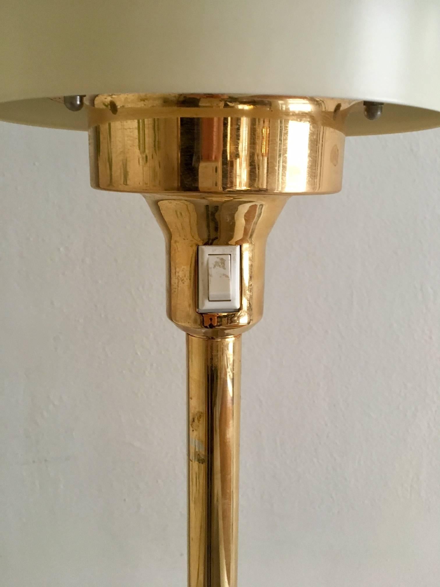 Scandinavian Modern Light Studio by Horn Brass Floor Lamp, Model 1585 In Good Condition In Madrid, ES