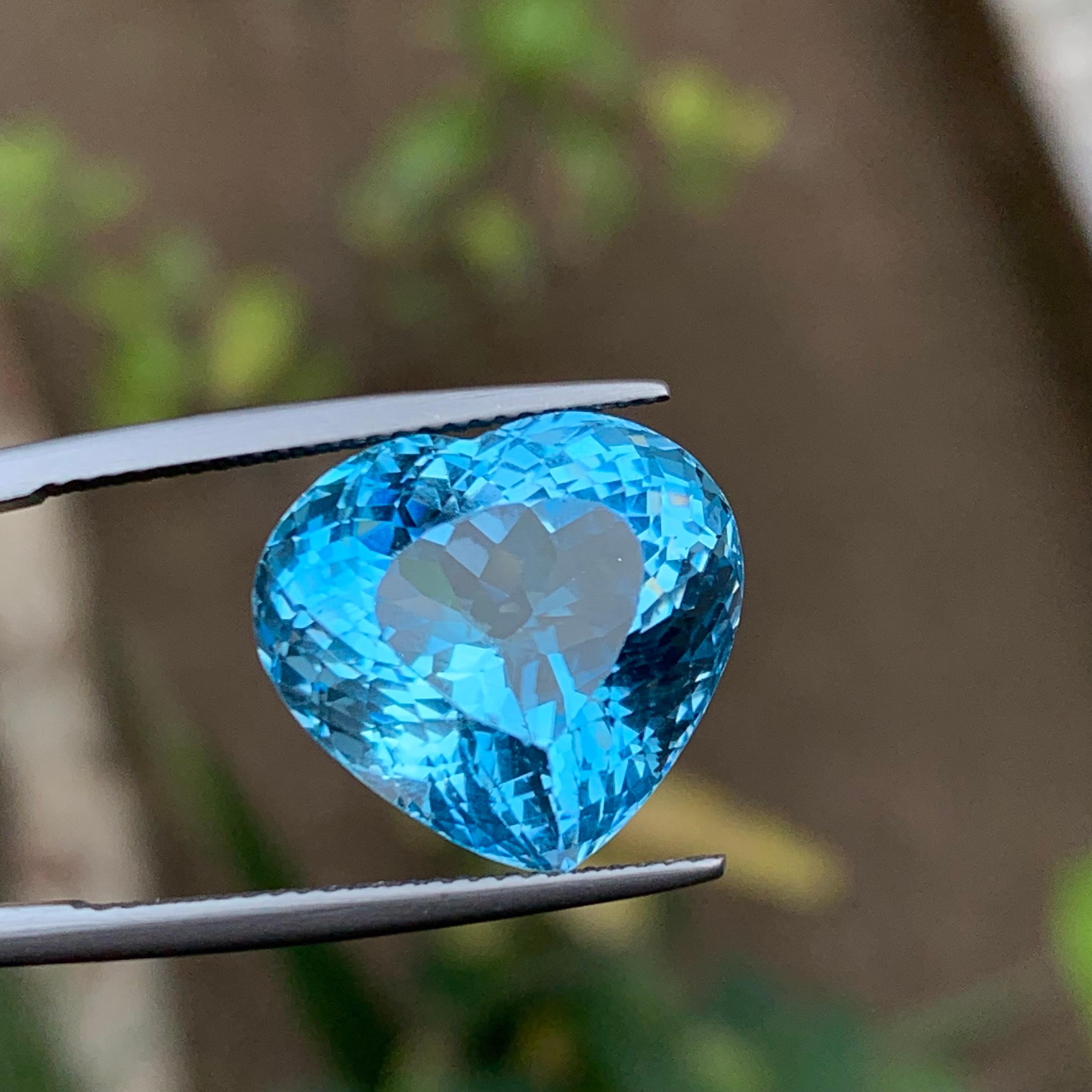Light Swiss Blue Natural Topaz Pendant Gemstone 20.30 Ct Heart Shape for Jewelry For Sale 4
