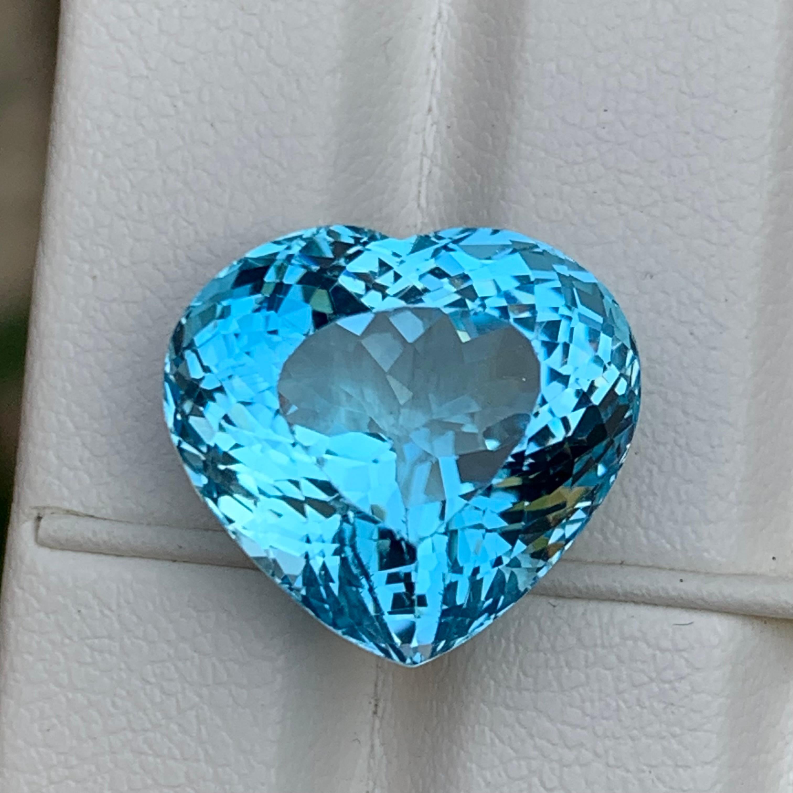 Light Swiss Blue Natural Topaz Pendant Gemstone 20.30 Ct Heart Shape for Jewelry For Sale 5