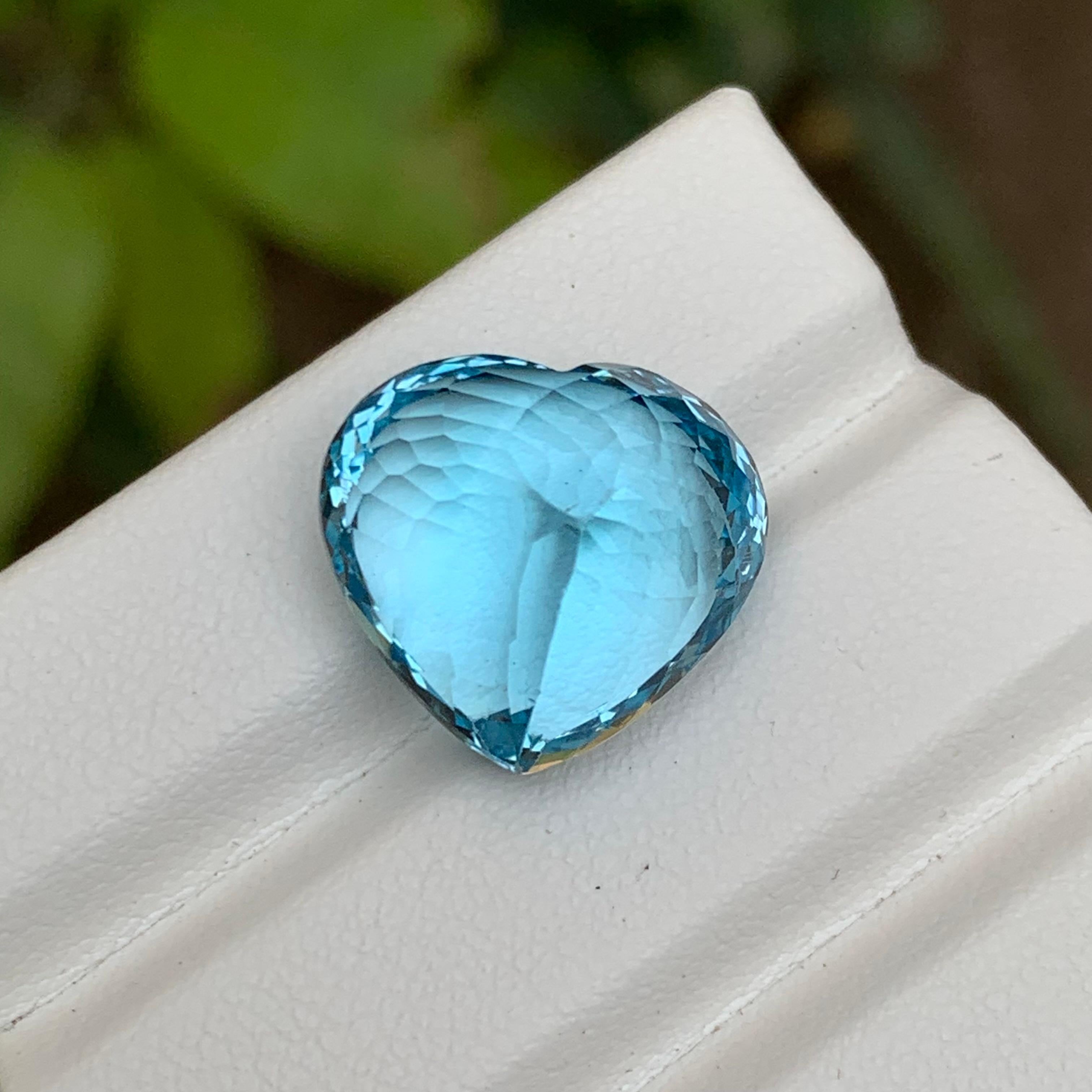 Heart Cut Light Swiss Blue Natural Topaz Pendant Gemstone 20.30 Ct Heart Shape for Jewelry For Sale