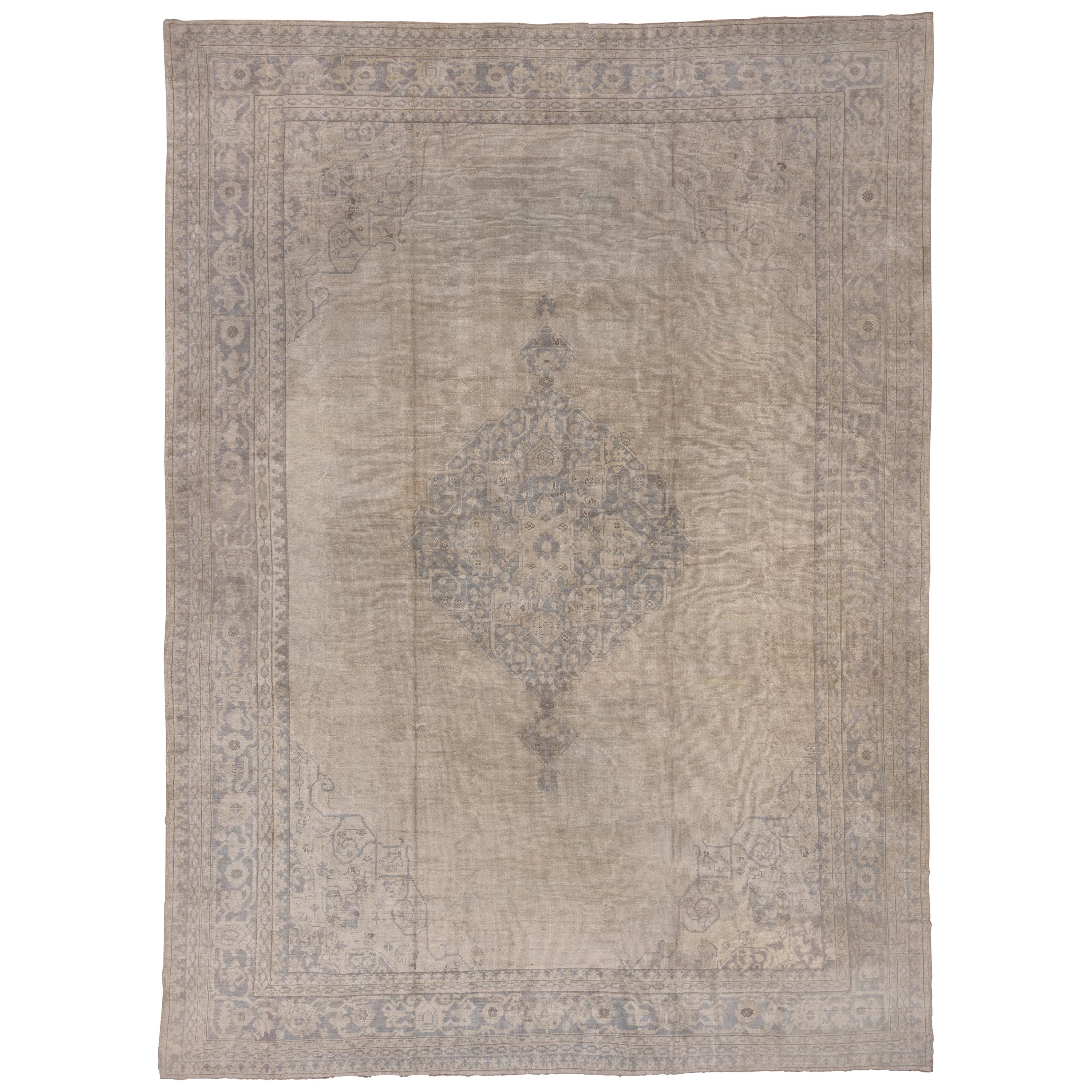 Light Toned Oushak Carpet, circa 1920s For Sale