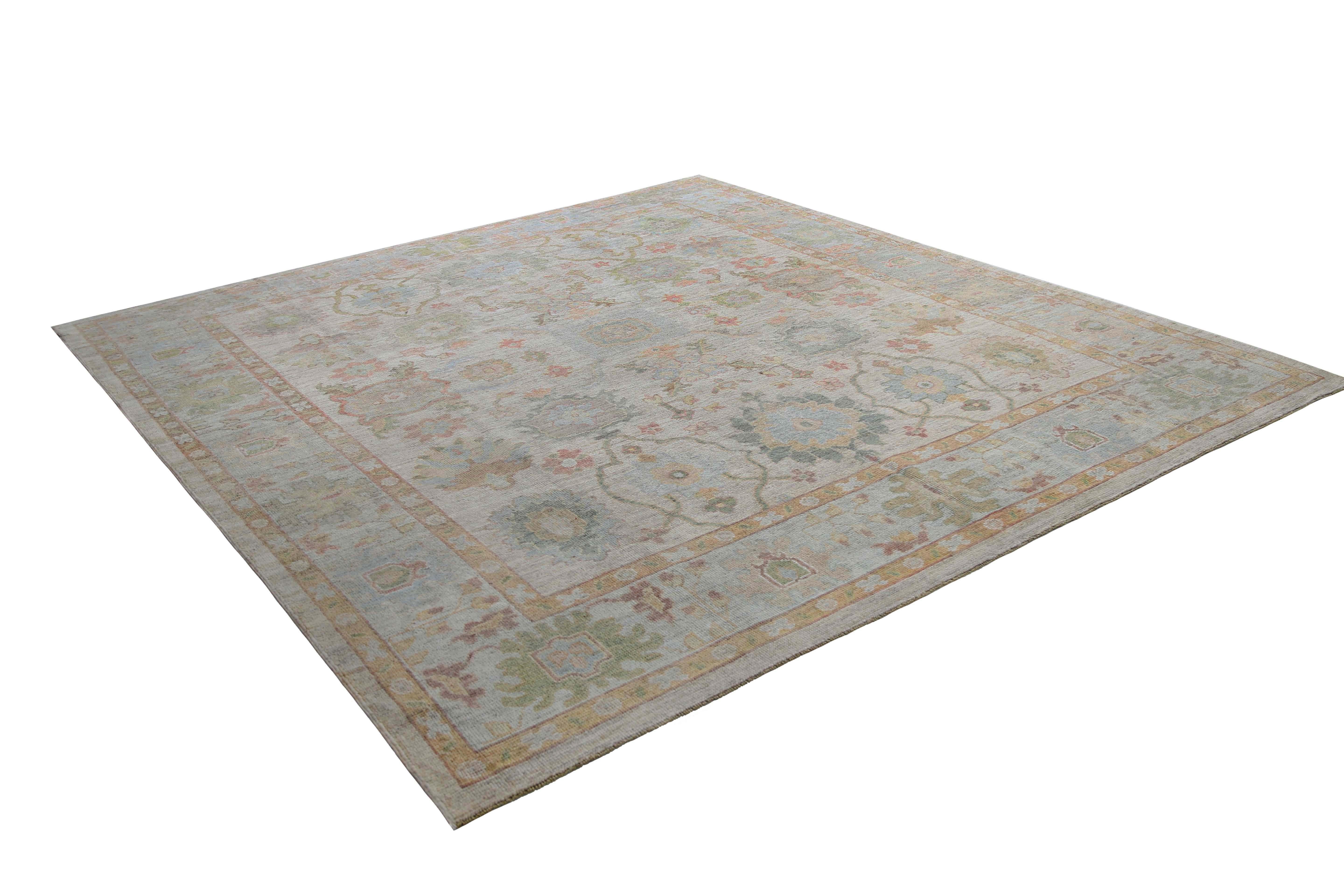 Light Turkish Oushak Rug with Soft Elements For Sale 5