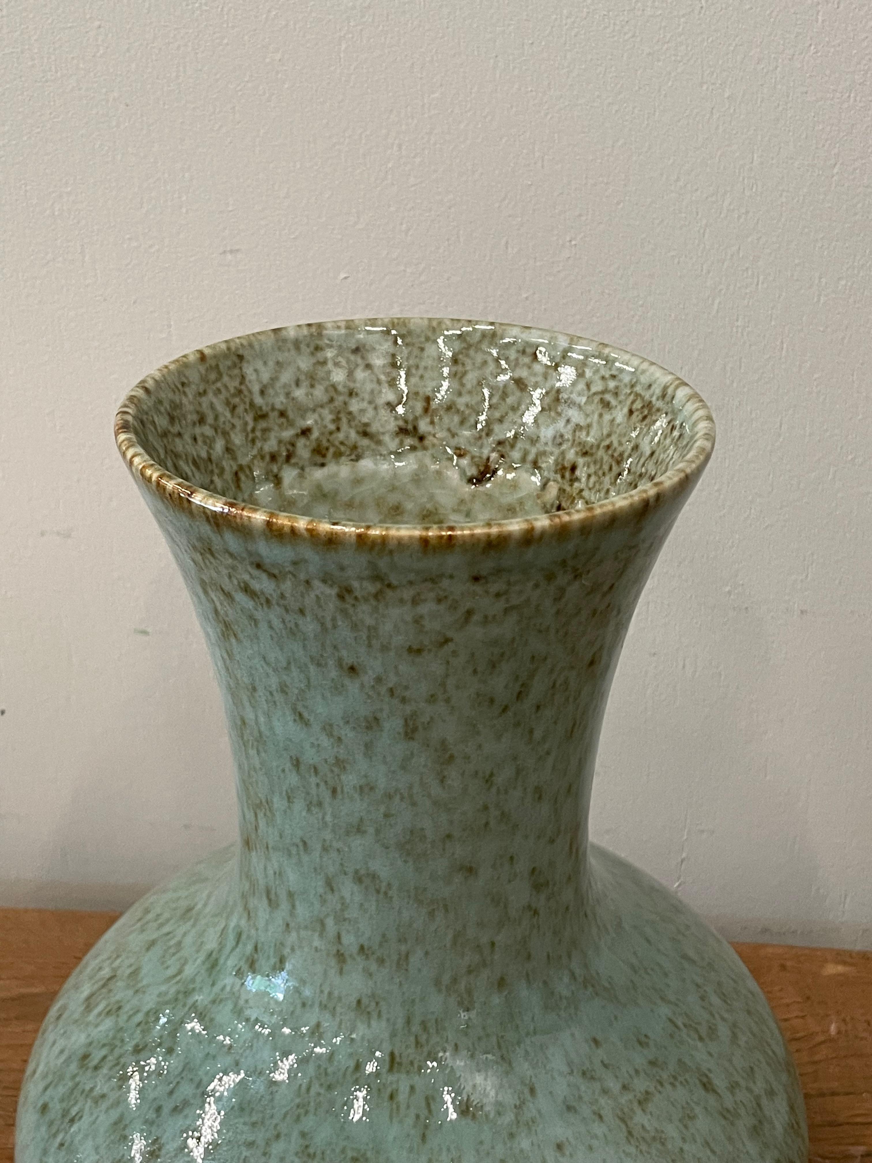 Turquesa claro con salpicaduras marrones Jarrón de boca ancha, China, Contemporáneo Chino en venta