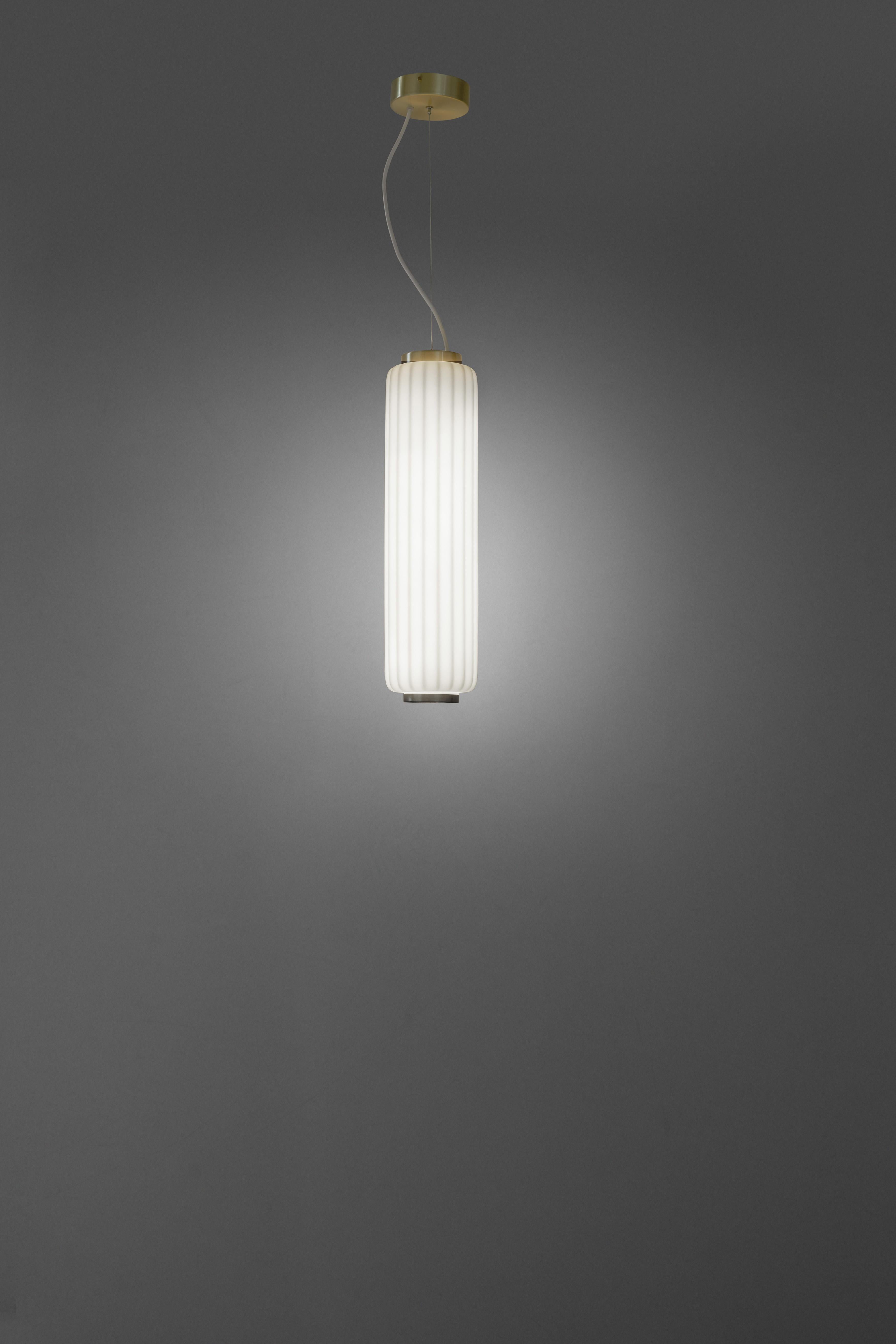 Suspension Vanille Cordiale Lumière de Roberto Paoli
Dimensions : Ø 15 x H 56 cm : Ø 15 x H 56 cm.
Matériaux : Polyéthylène et laiton.

Disponible en différentes couleurs. Les prix peuvent varier. Ce produit peut être utilisé à l'intérieur et à