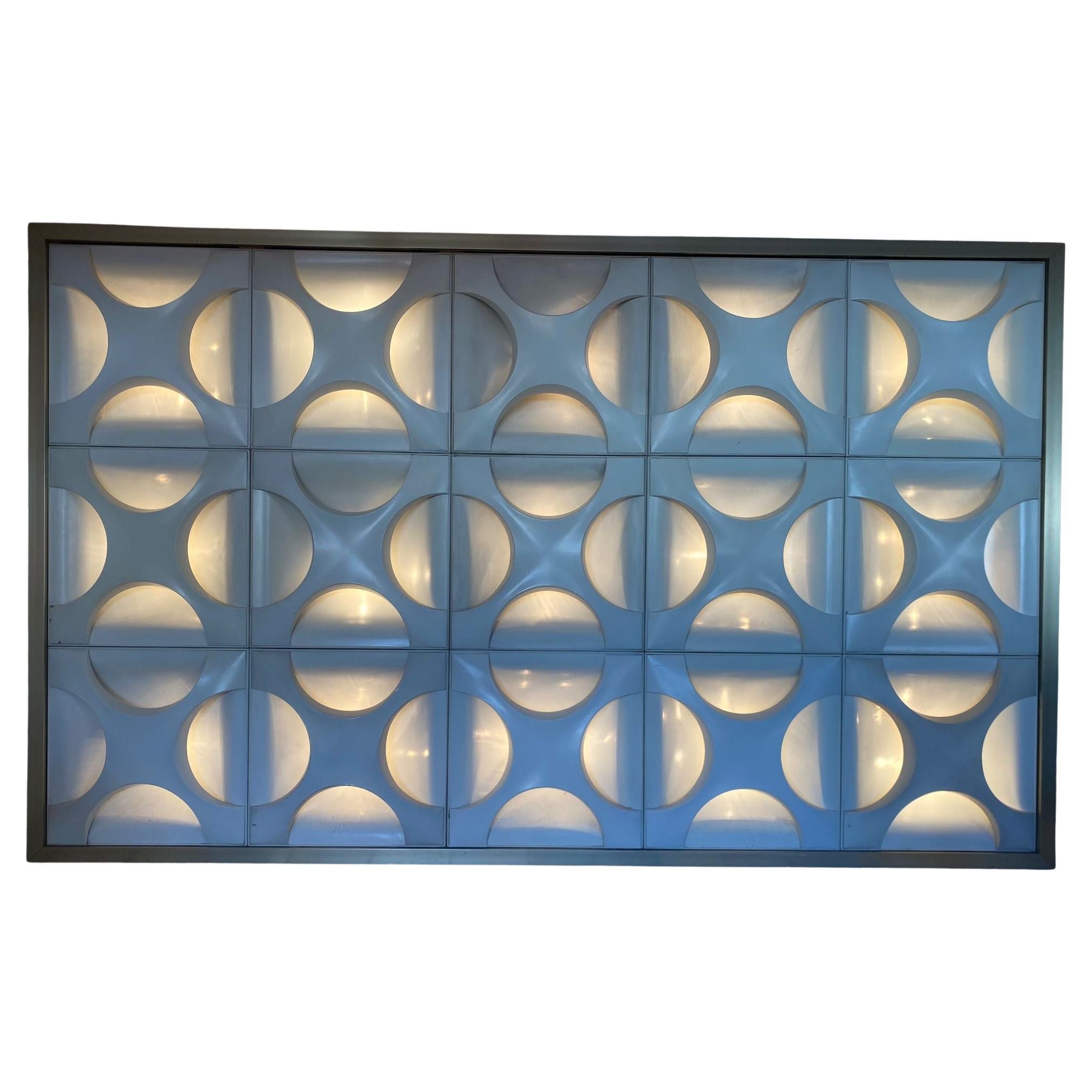 Escultura mural de luz de Rolf Kruger