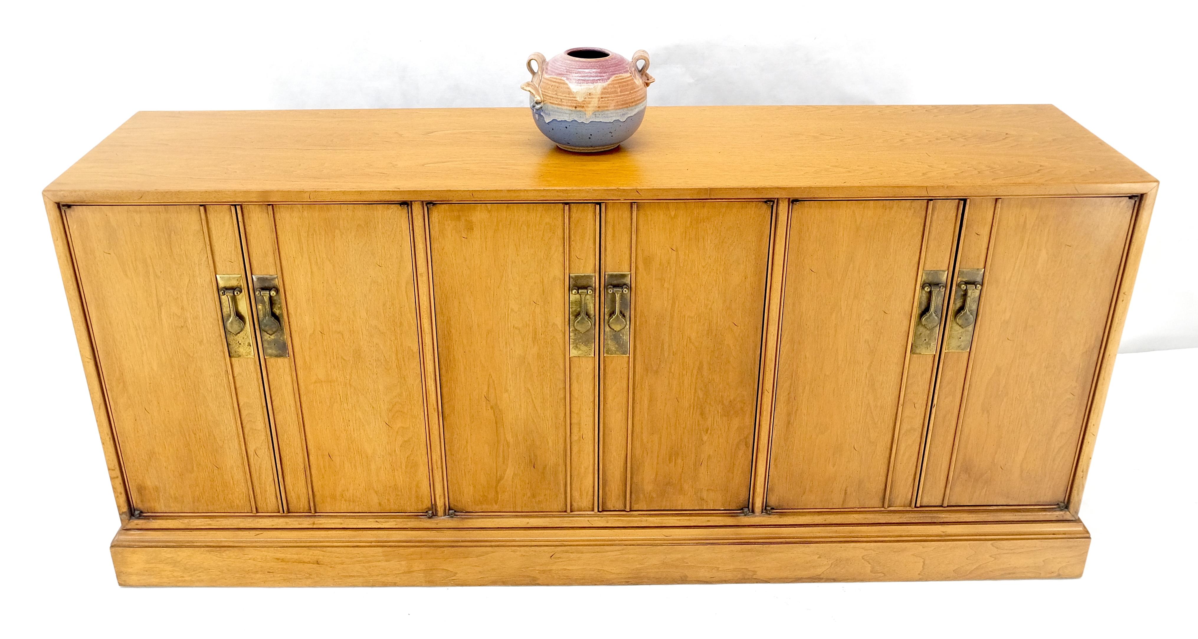 Light Walnut 3 Compartments 6 Doors Drawers Long Credenza Dresser c1970s MINT In Excellent Condition For Sale In Rockaway, NJ