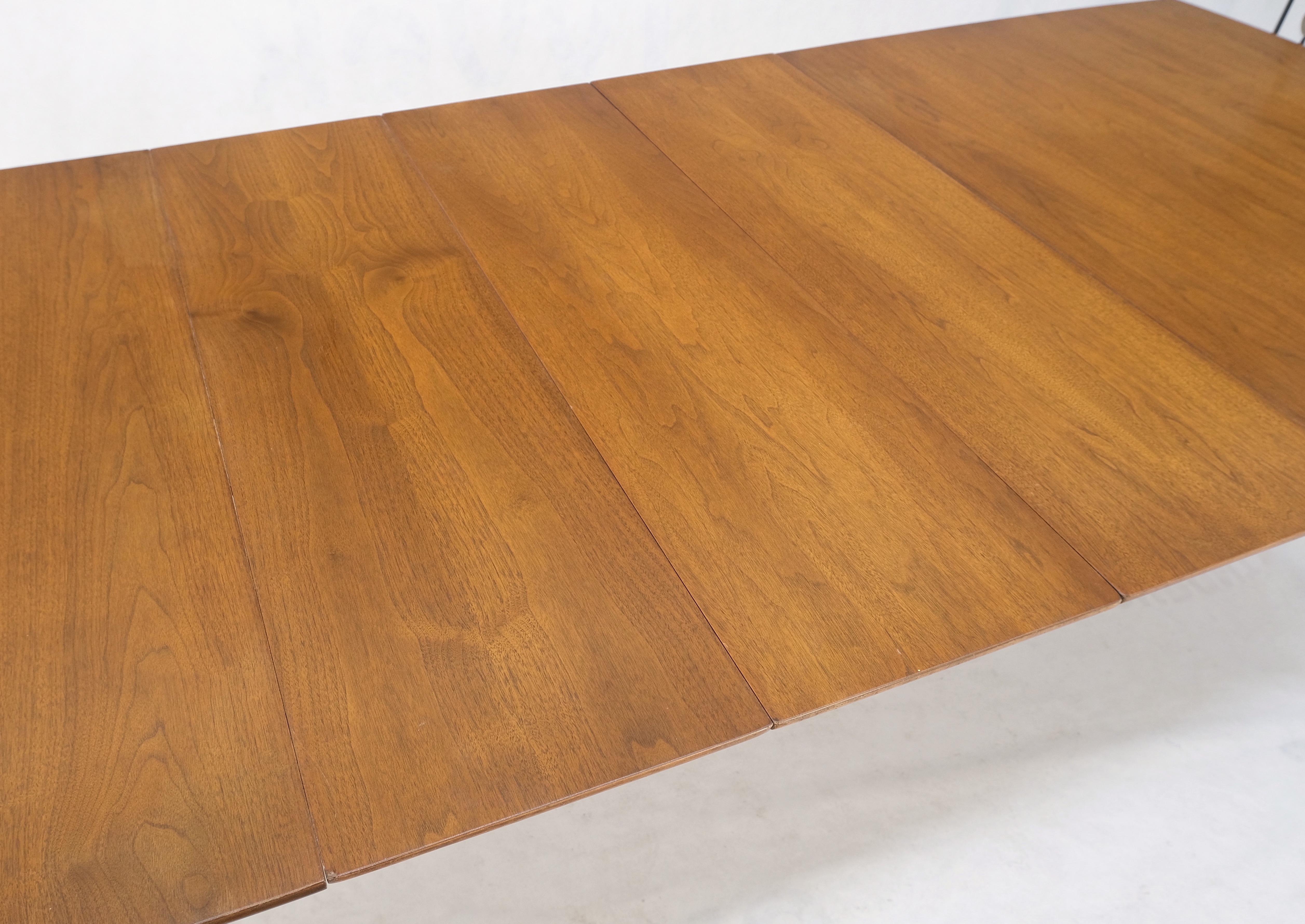 Light Walnut American Mid-Century Modern Boat Shape Dining Table 3 Leaves Mint! For Sale 4