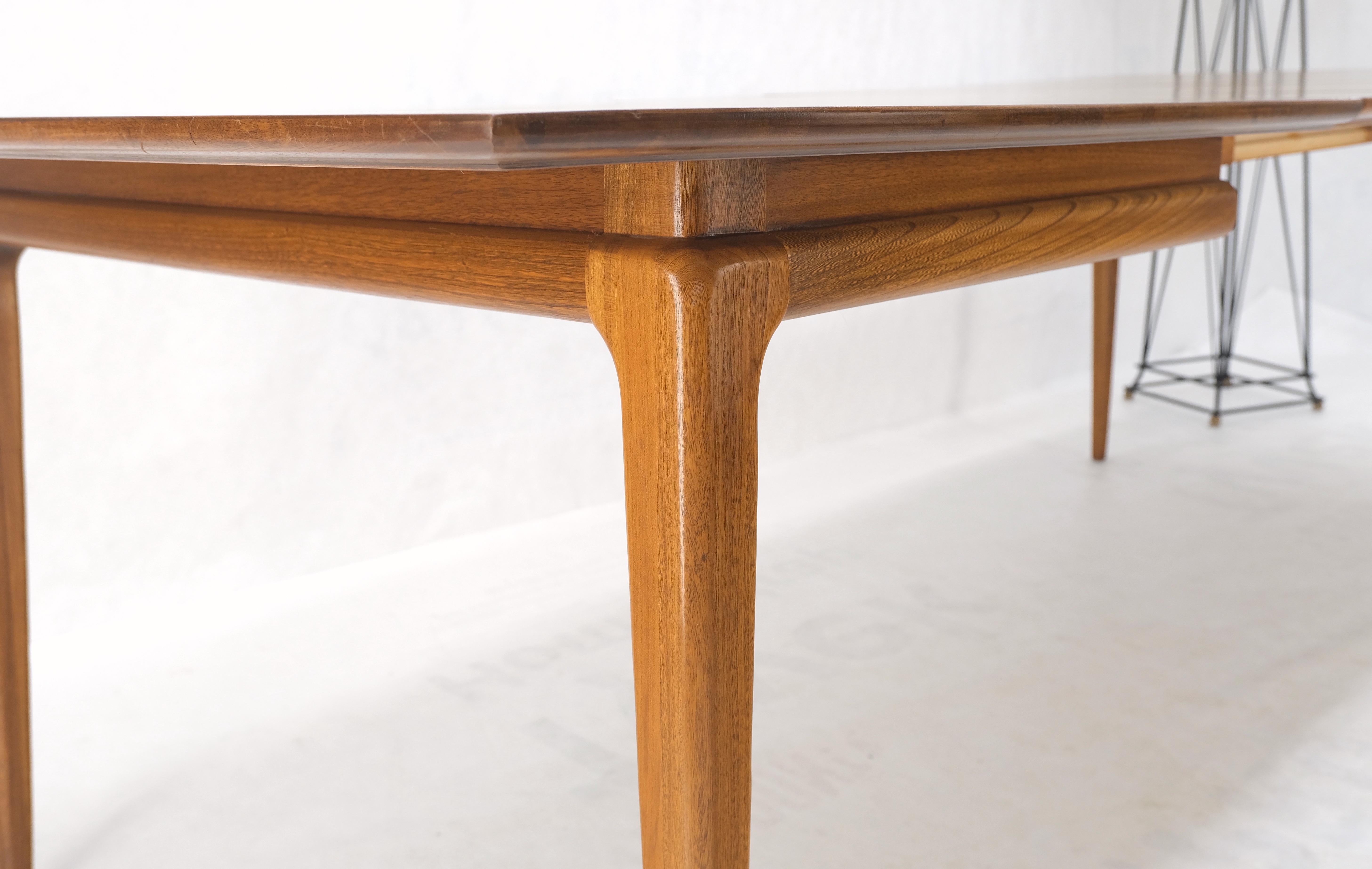 Mid-Century Modern Table de salle à manger américaine en forme de bateau, mi-siècle moderne, 3 feuilles menthe ! en vente