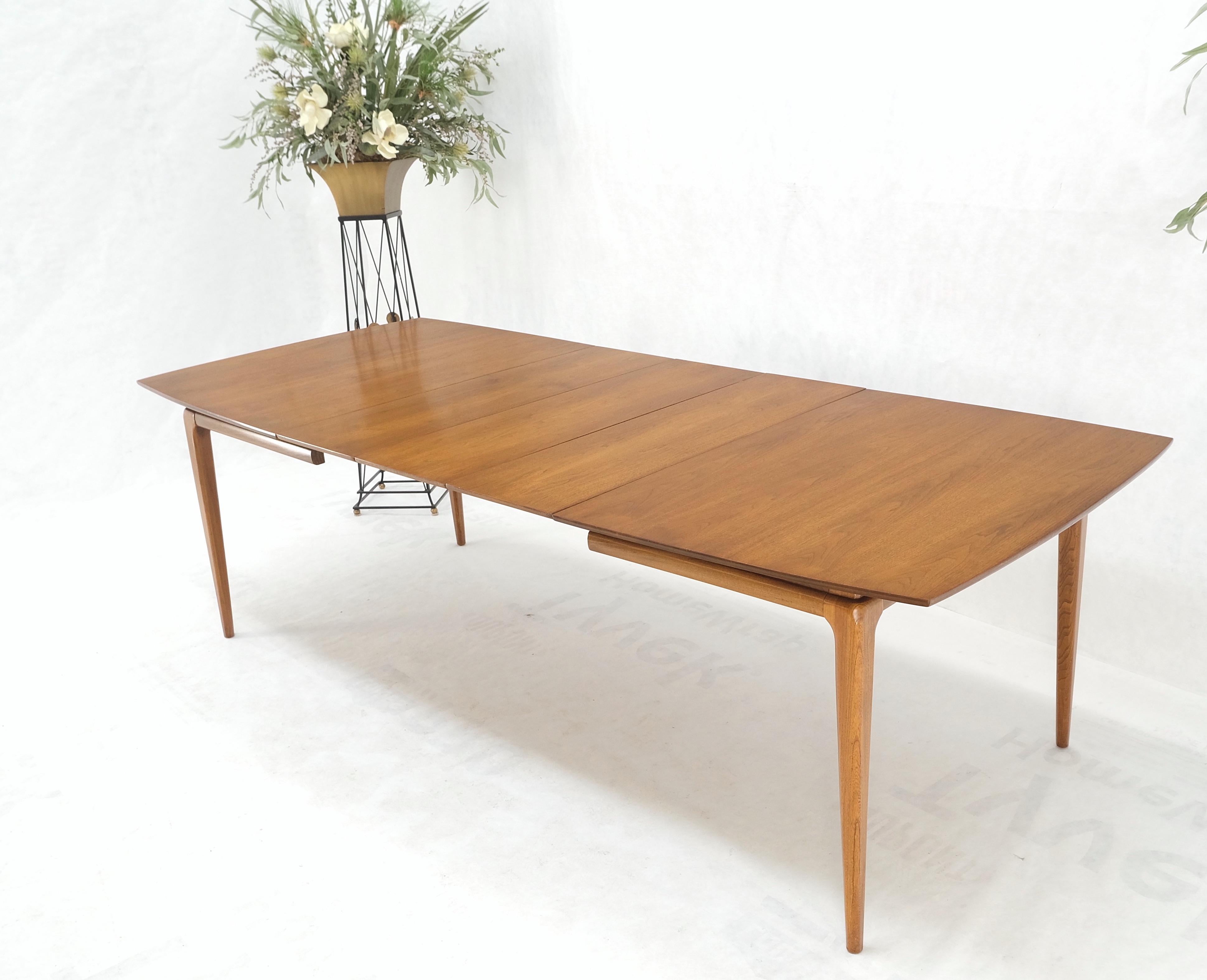 Light Walnut American Mid-Century Modern Boat Shape Dining Table 3 Leaves Mint! For Sale 1