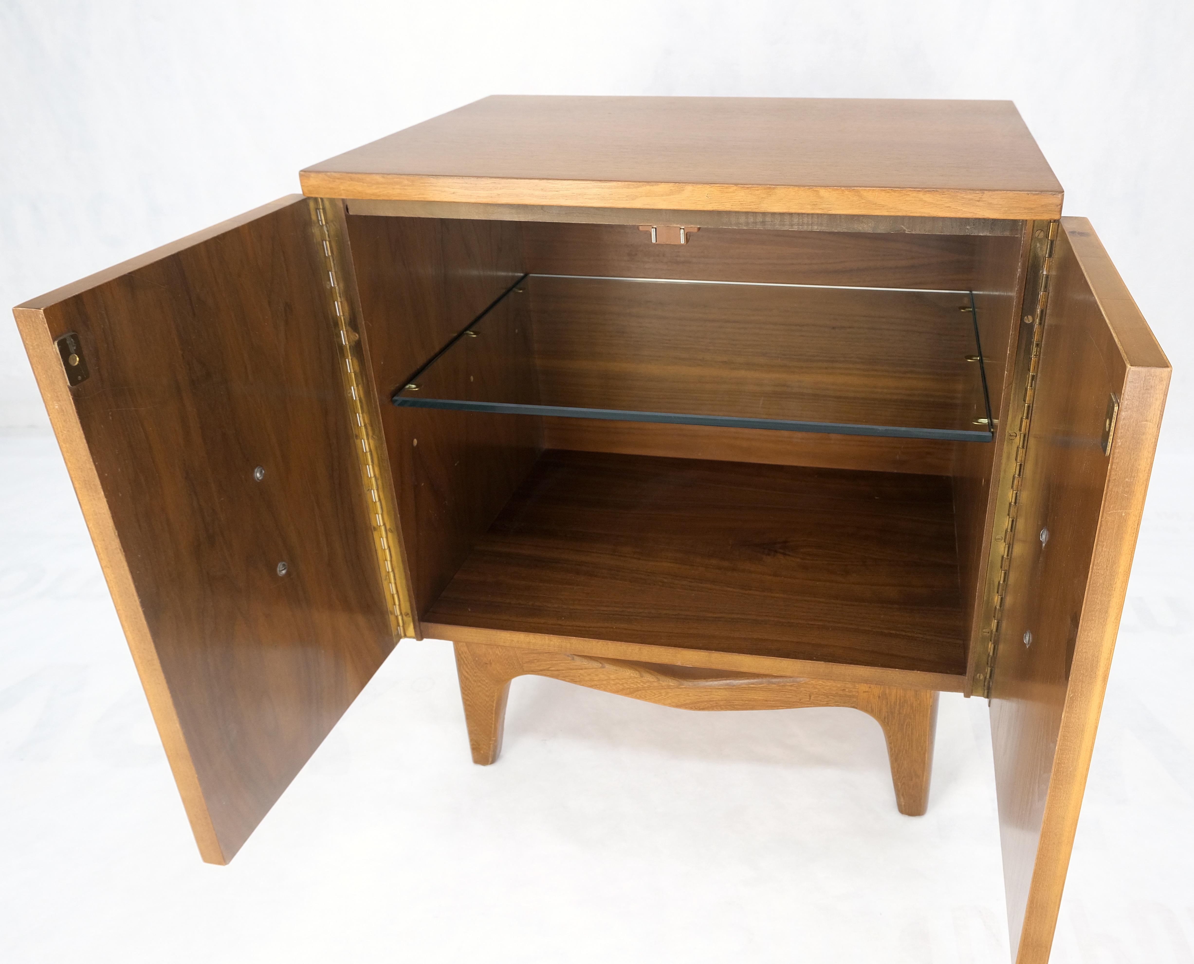 American Light Walnut Banana Shape Pulls Two Doors End Table Nightstand Mint! For Sale