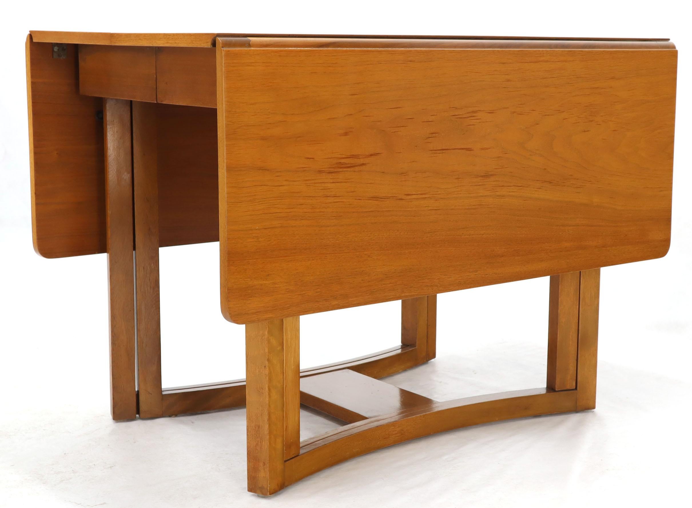 Midcentury Light Walnut Drop Leaf Expandable Dining Table, Three Leafs Boards im Angebot 4