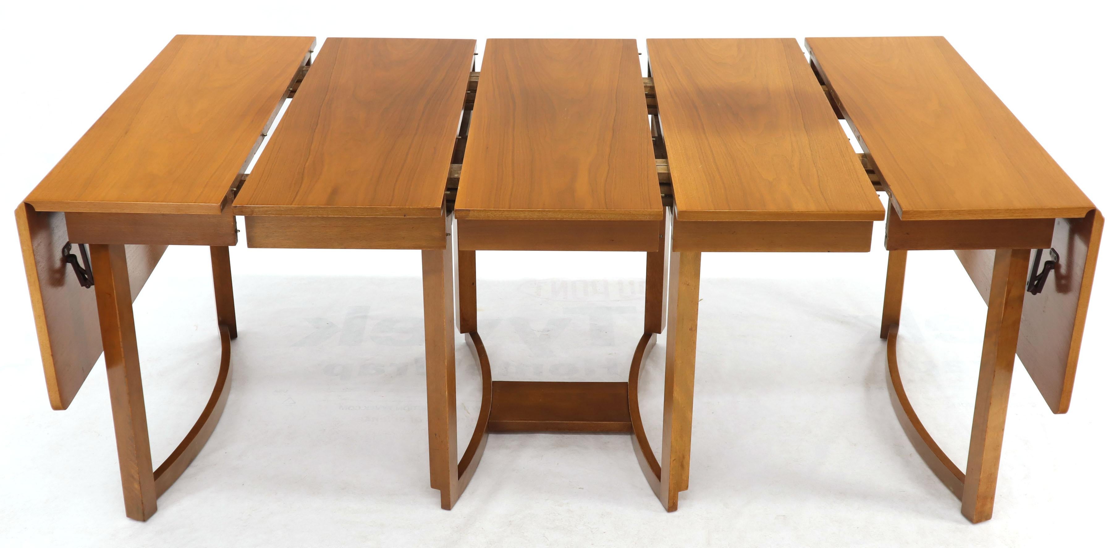 Midcentury Light Walnut Drop Leaf Expandable Dining Table, Three Leafs Boards im Angebot 5