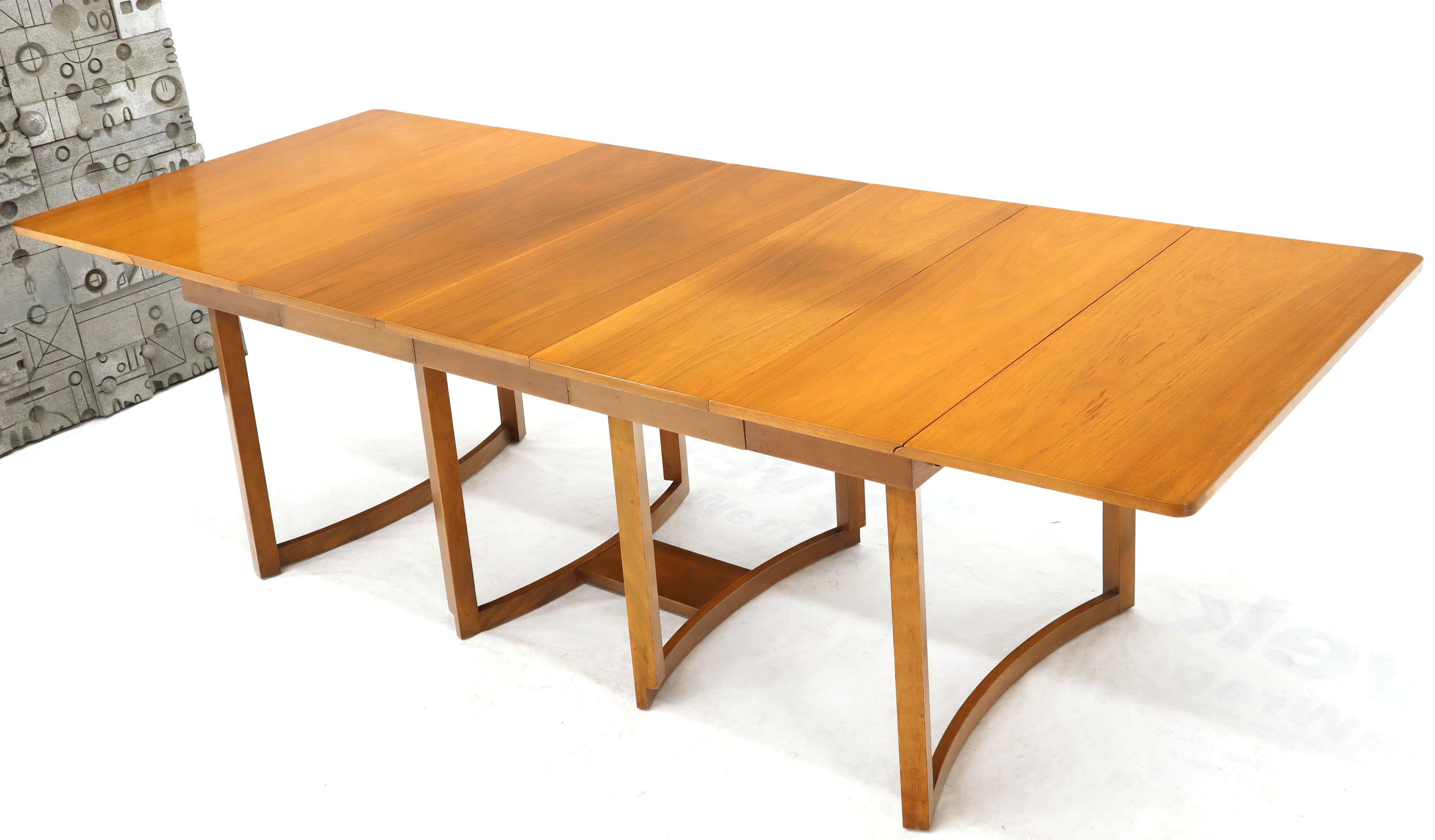 Midcentury Light Walnut Drop Leaf Expandable Dining Table, Three Leafs Boards im Angebot 7