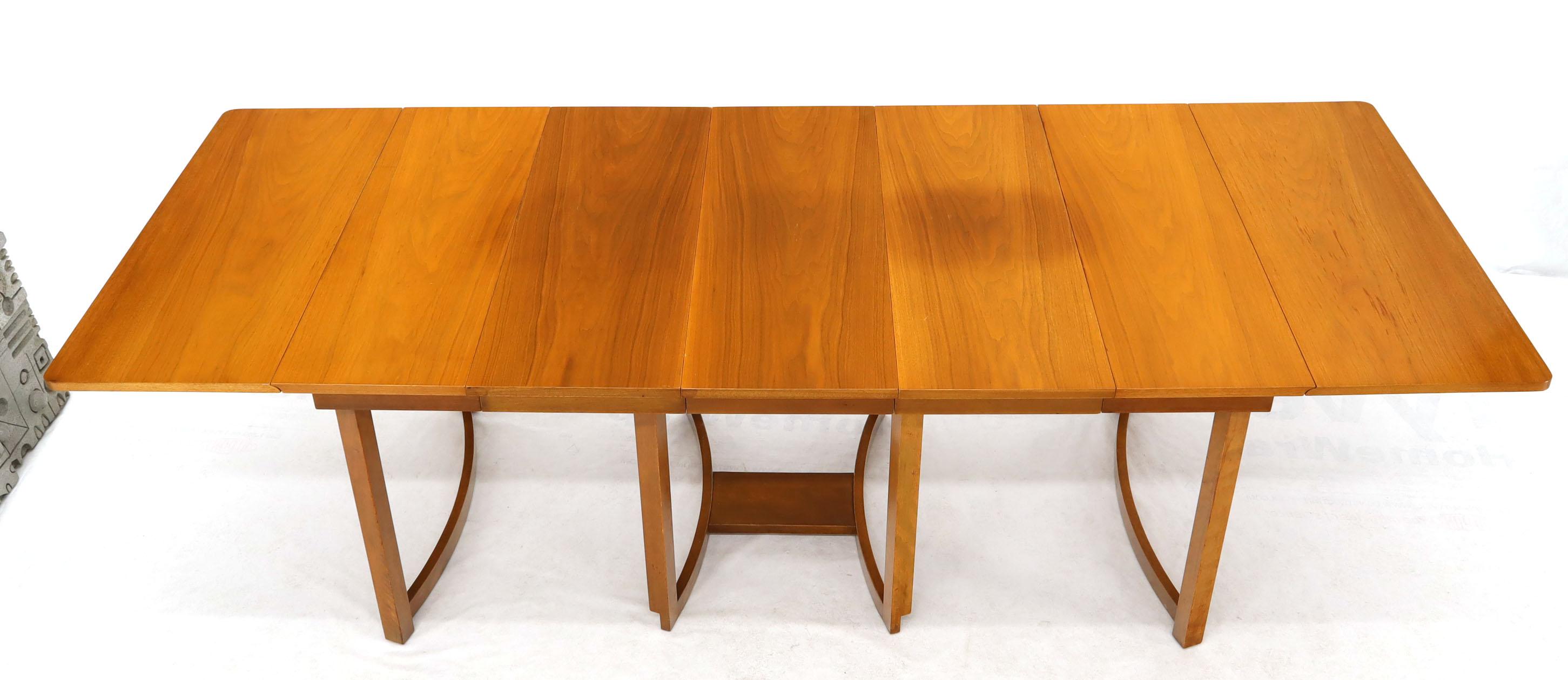 Midcentury Light Walnut Drop Leaf Expandable Dining Table, Three Leafs Boards im Angebot 9