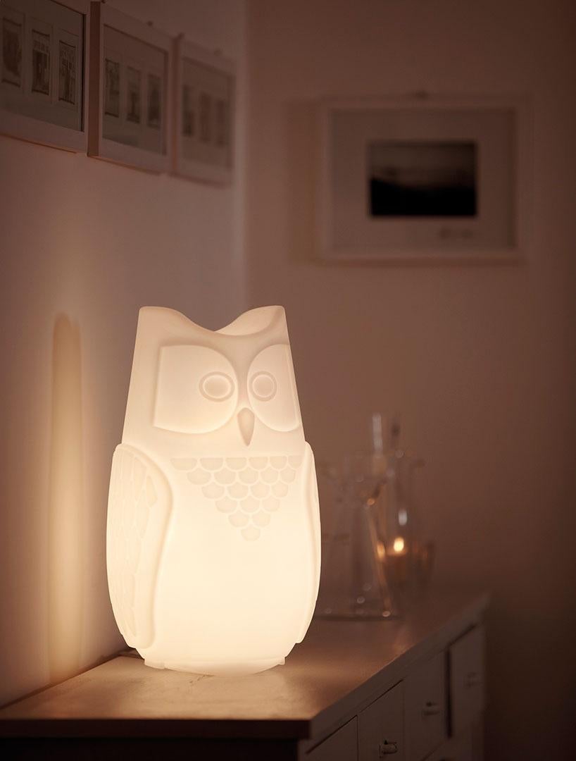 Bubo Table Lamp by Fabio Rotella
Dimensions: D 26 x W 24 x H 44 cm.
Materials: Polyethylene.

Available in different color options. Prices may vary. This product is suitable for indoor and outdoor use. All our lamps can be wired according to each