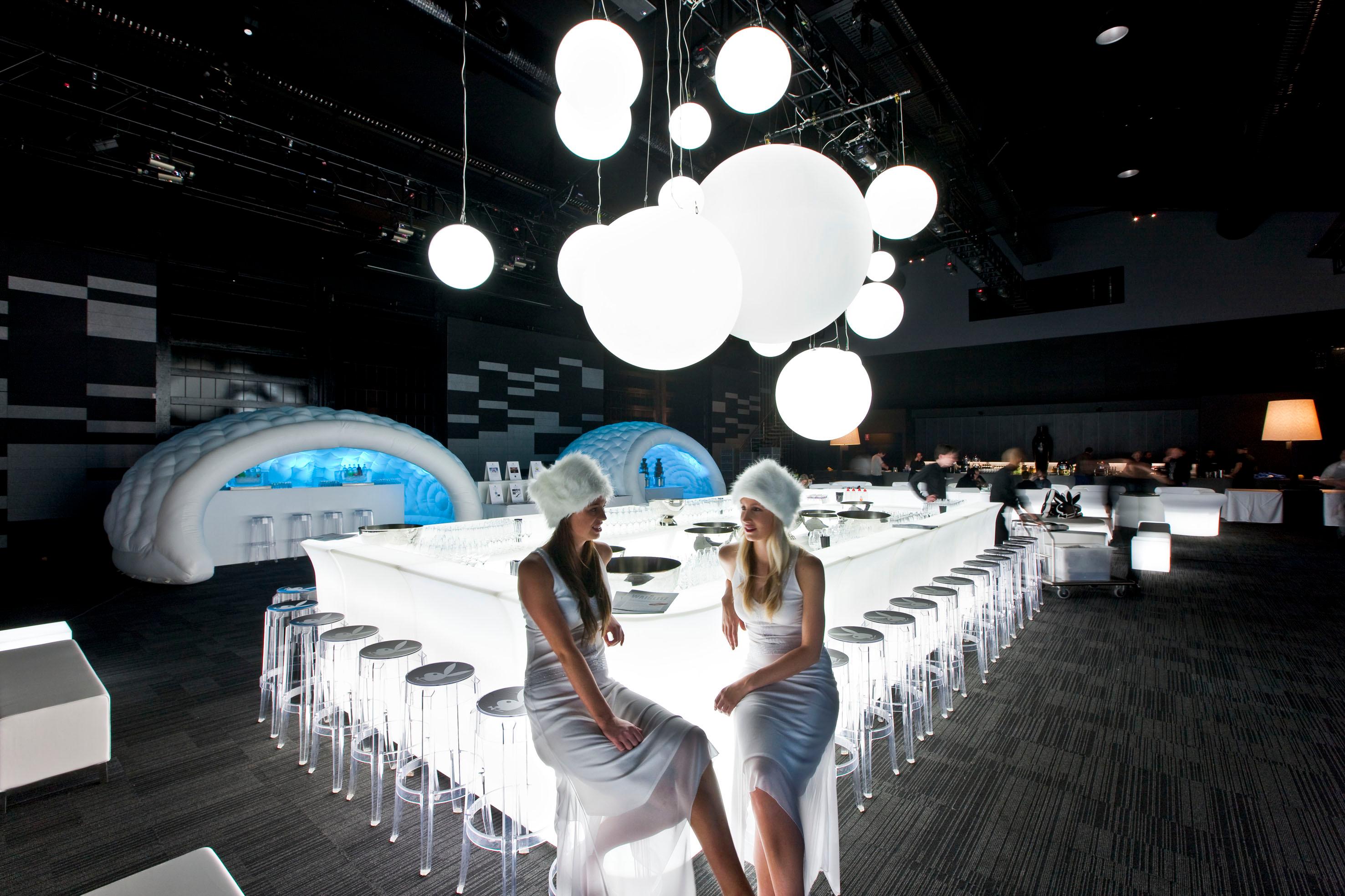 Light White Globo 70 Hanging Lamp by SLIDE Studio In New Condition For Sale In Geneve, CH