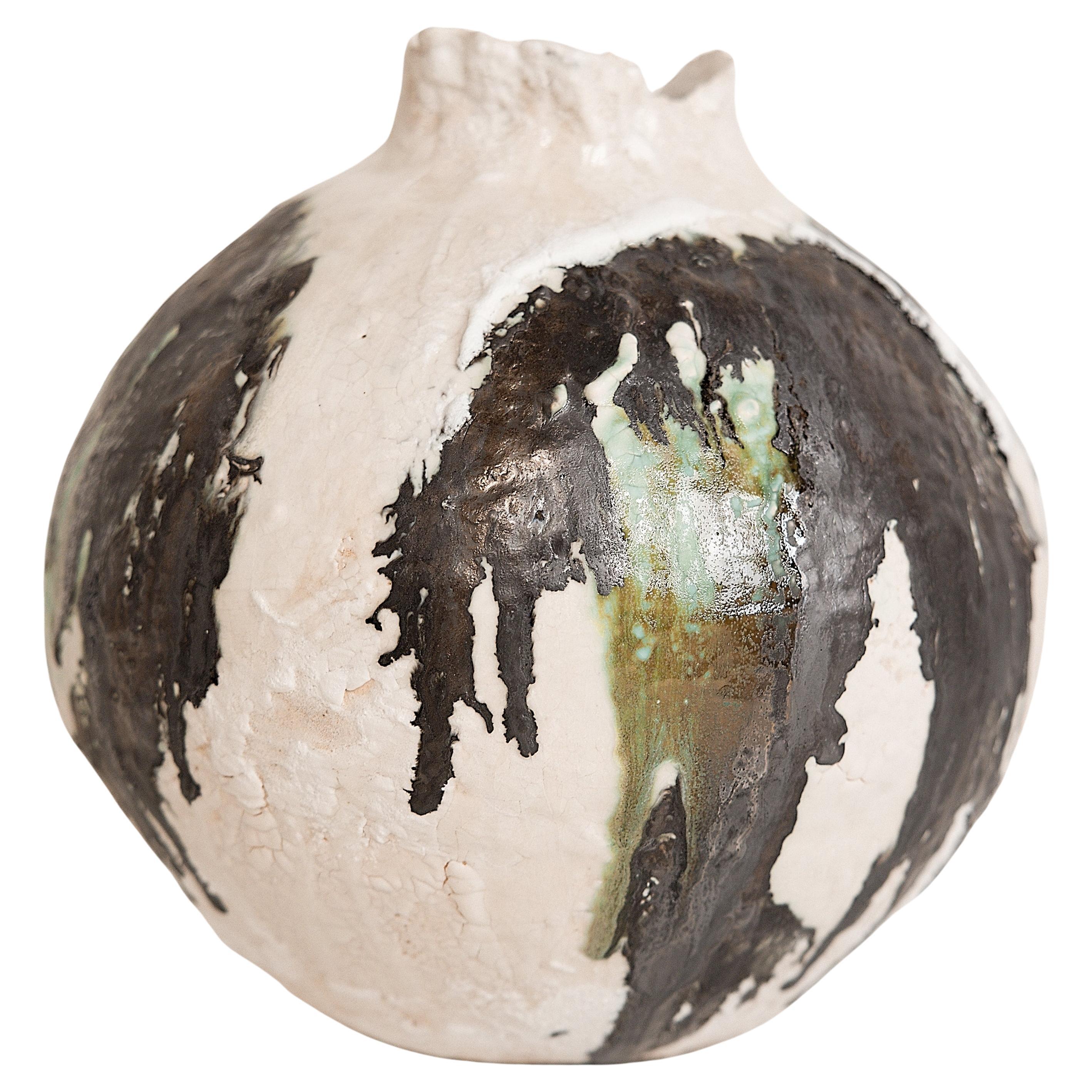 SÉRIE BOISÉE 

Grand vase en forme de lune d'une hauteur d'environ 12 pouces et d'une largeur d'environ 12 pouces.
Lourd : 12lbs
Un mélange de tradition et de modernité organique avec ce pot Large Moon  forme avec texture et plusieurs couches de