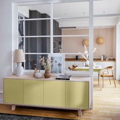 Französisches hellgelbes 4-türiges, niedriges Sideboard aus Holz, entworfen von Eric Gizard, Paris