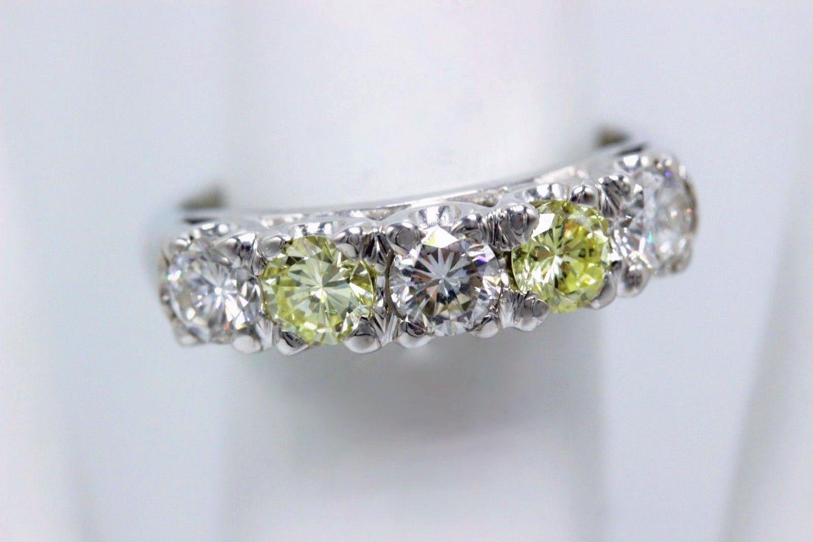 Alliance en or blanc 14 carats avec diamants jaunes clairs et blancs de 1,00 carat en vente 1