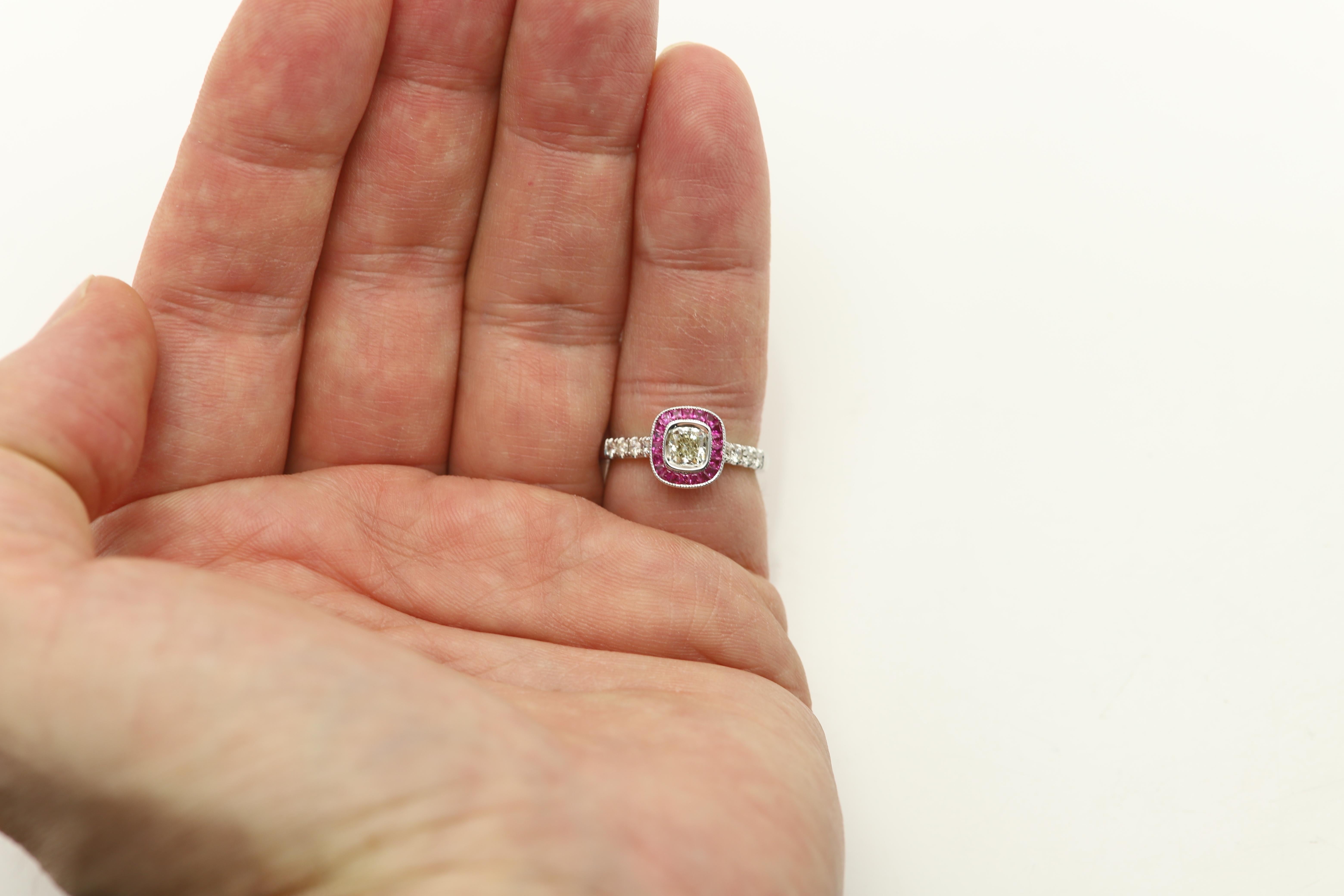 Light Yellow Diamond Red Ruby Ring 18 Karat Gold Art Deco Ring For Sale 1
