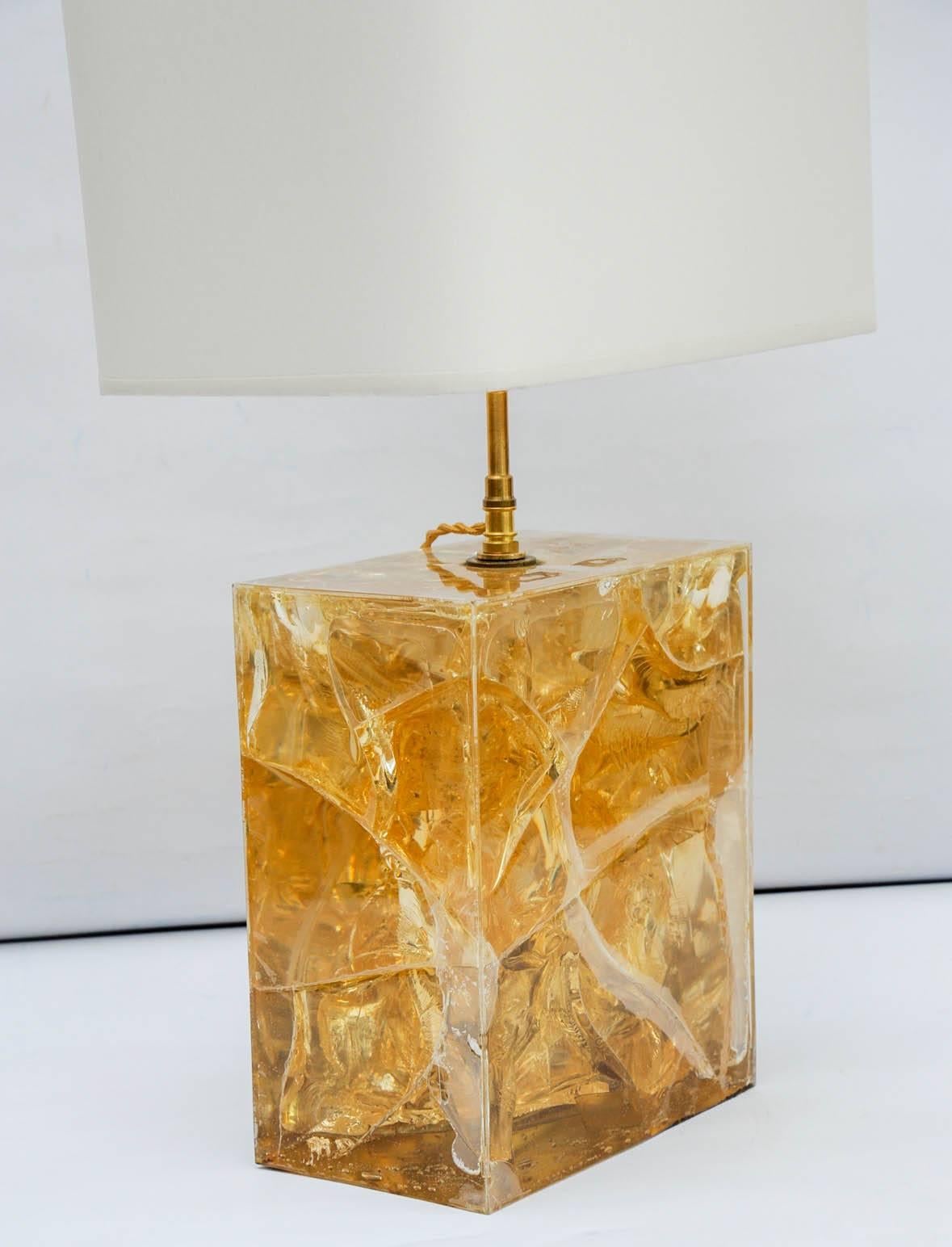Light Yellow Fractal Resin and Brass Table Lamp In Good Condition In Saint-Ouen, IDF