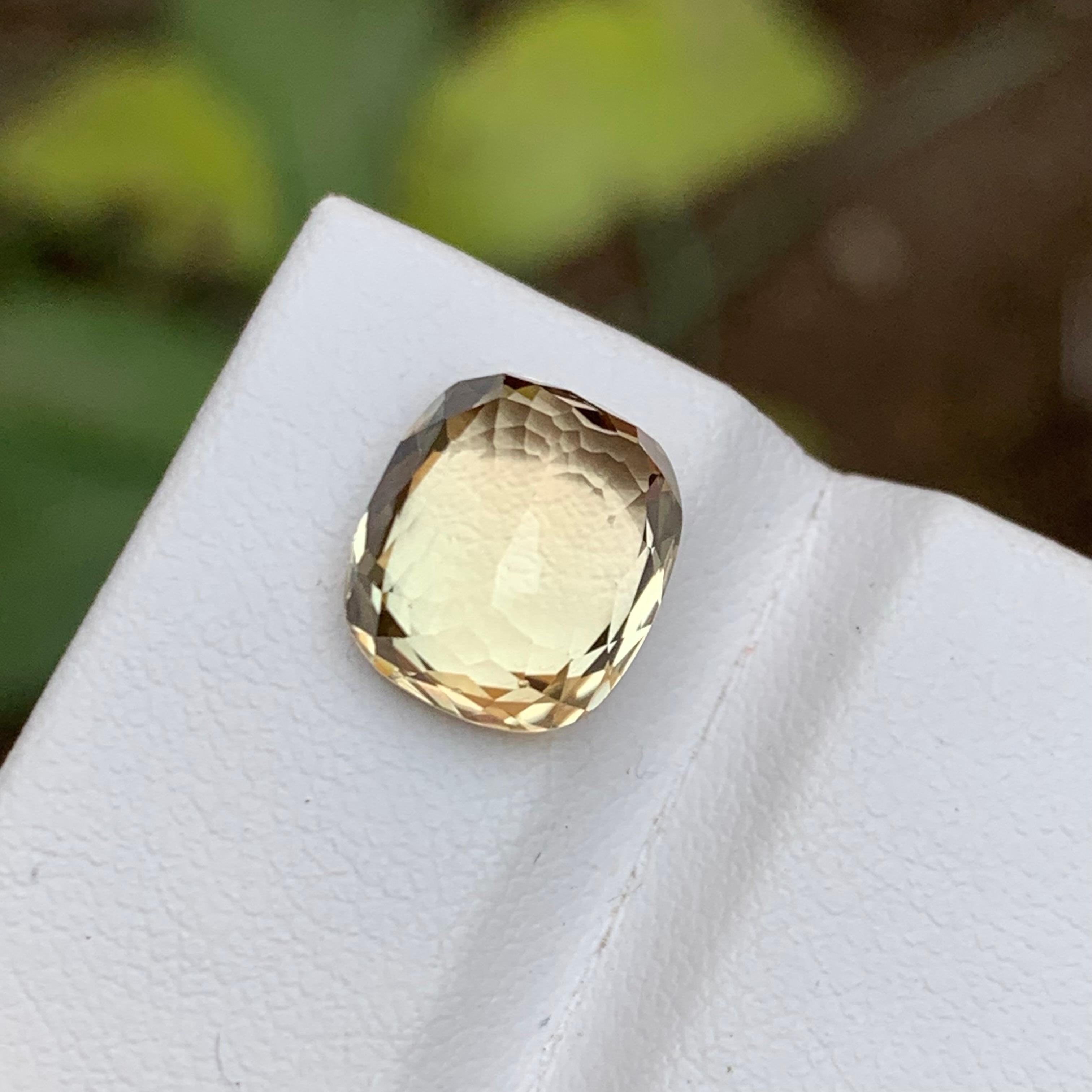 Light Yellow Natural Tourmaline Gemstone, 4.73 Ct Cushion Cut for Ring/Pendant In New Condition For Sale In Peshawar, PK