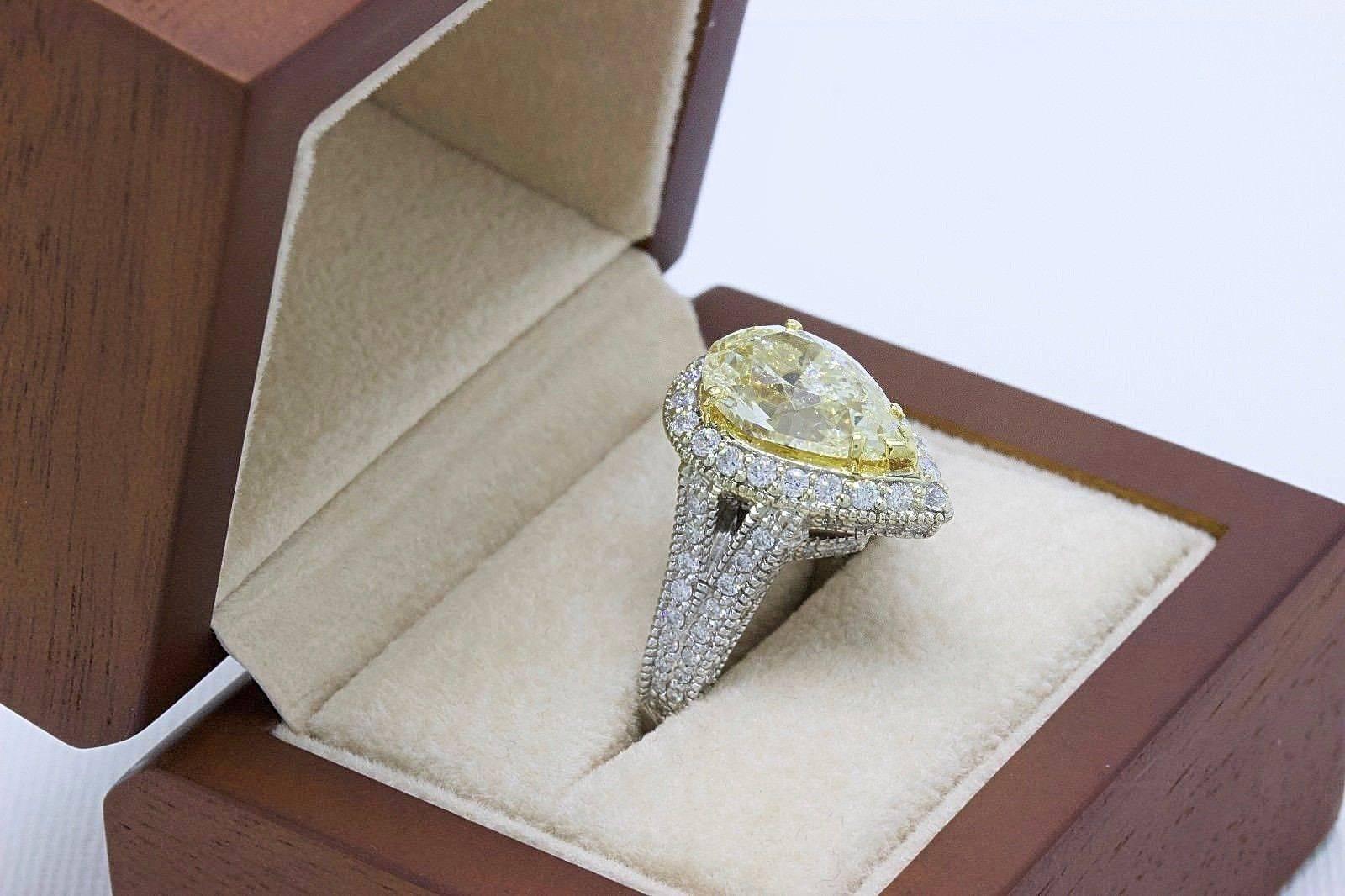 Bague de fiançailles en or blanc 14 carats avec diamants en forme de poire jaune clair de 6,32 carats en vente 7