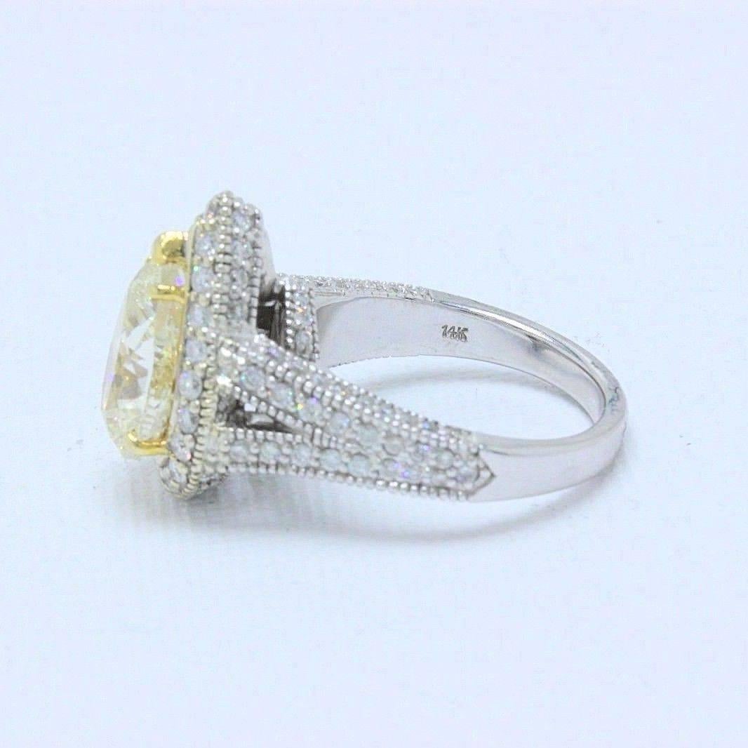 Bague de fiançailles jaune clair avec diamant en forme de poire 
Le style :  Bague de fiançailles halo et diamants pavés 
Métal :  Or blanc et jaune 14KT
Taille :  6.75 - Assez large
Poids total en carats :  6.32 TCW
Forme du diamant :  Diamant