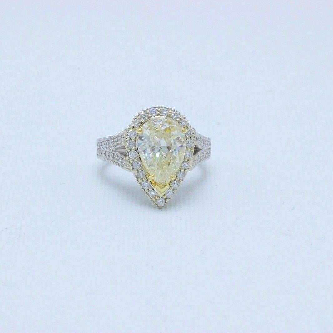 Bague de fiançailles en or blanc 14 carats avec diamants en forme de poire jaune clair de 6,32 carats Excellent état - En vente à San Diego, CA