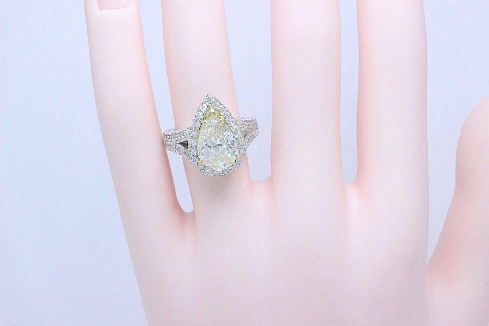 Bague de fiançailles en or blanc 14 carats avec diamants en forme de poire jaune clair de 6,32 carats en vente 4